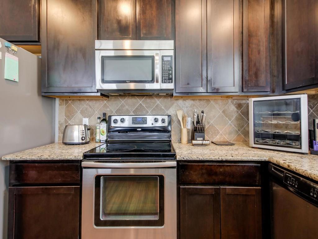 1013 Oatmeal Dr, Pflugerville, TX 78660