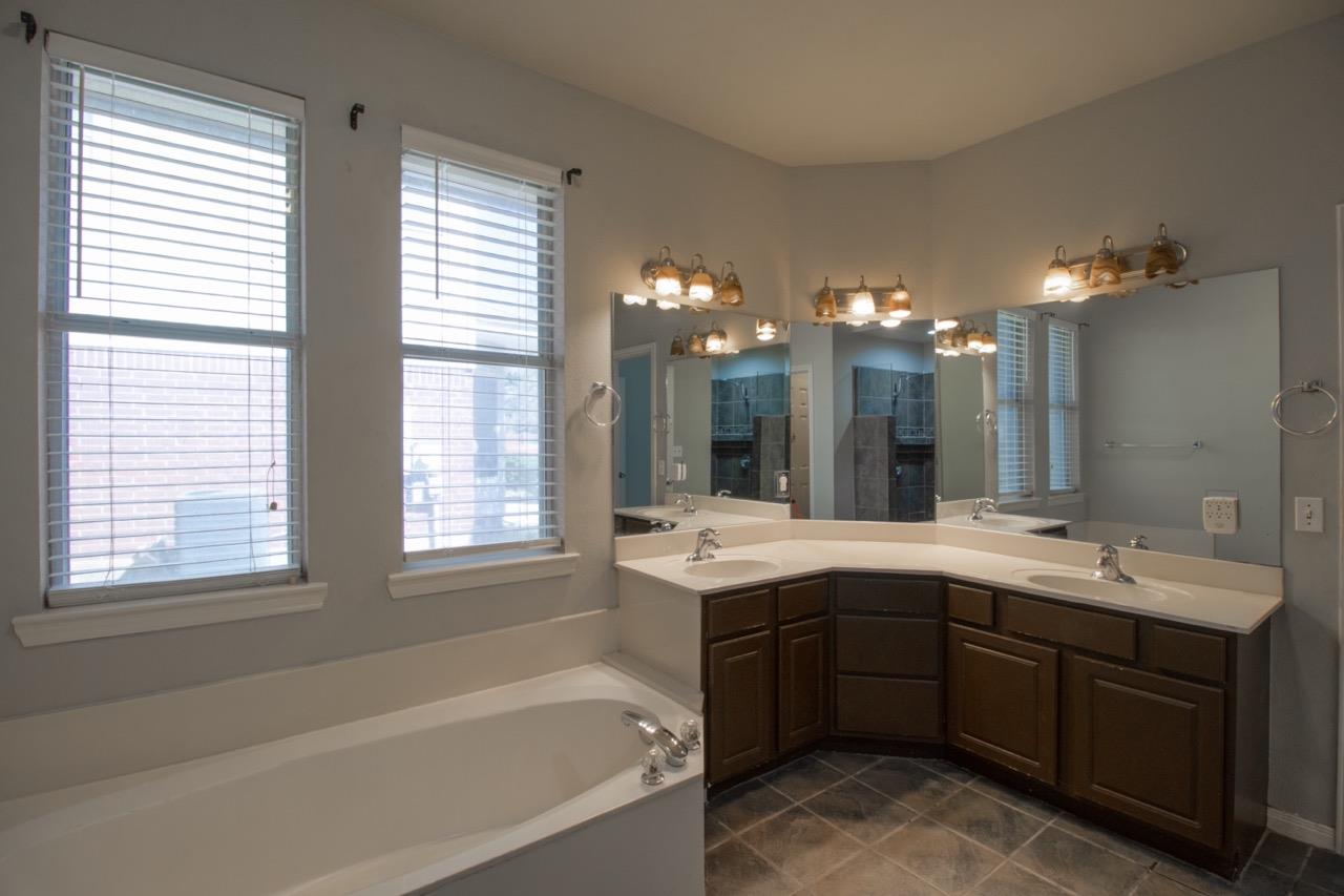 504 Oakwood Blvd, Round Rock, TX 78681