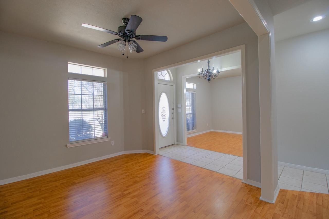 504 Oakwood Blvd, Round Rock, TX 78681