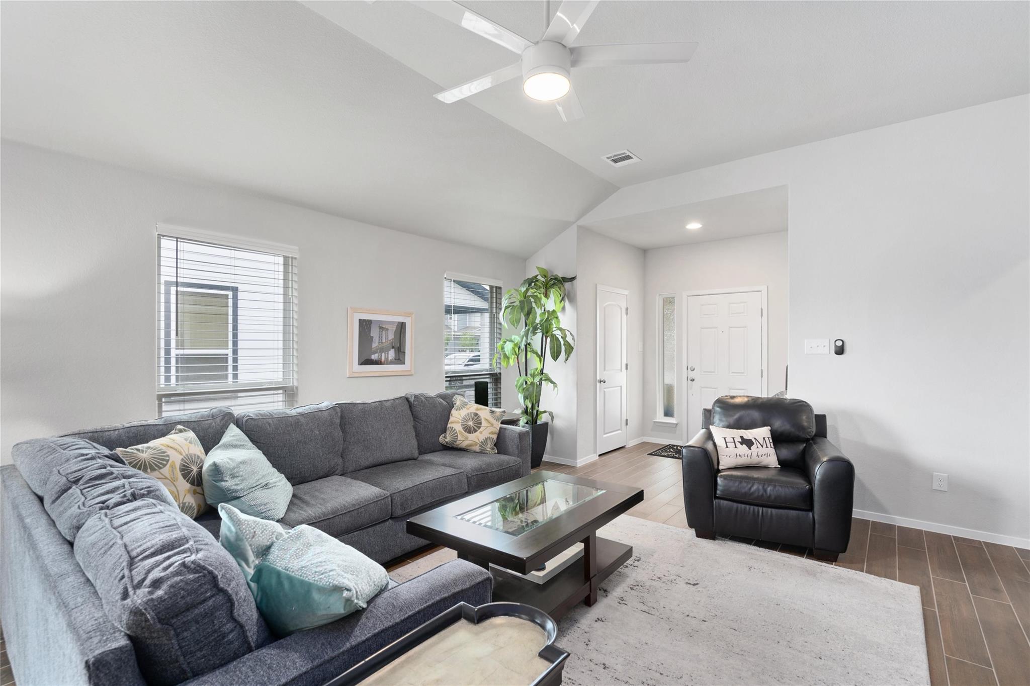 208 Blue Agate Ct, Jarrell, TX 76537