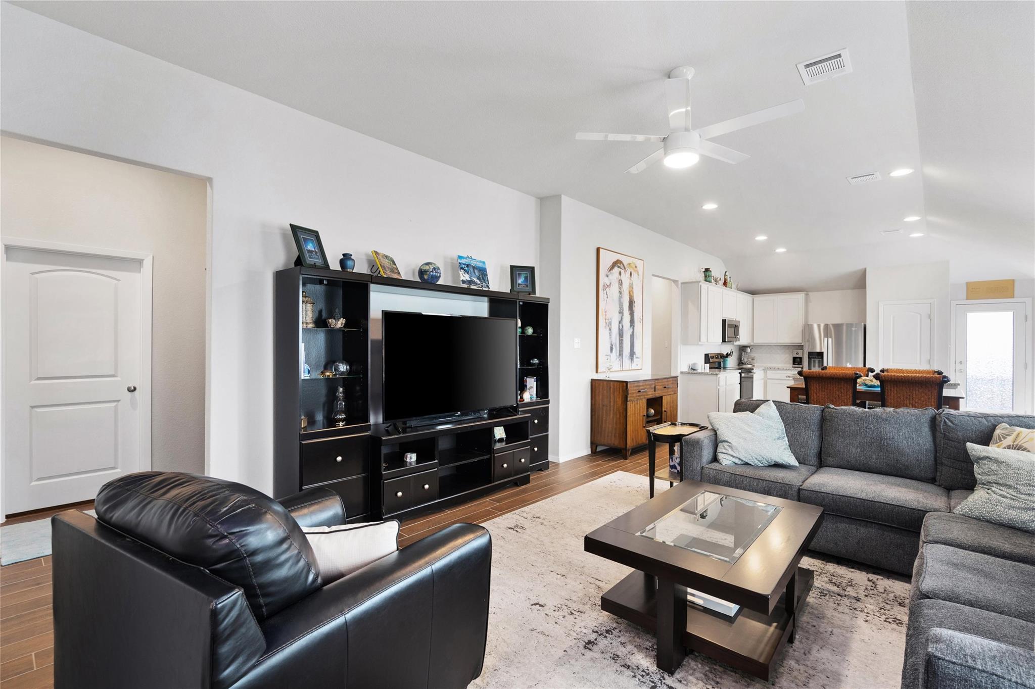 208 Blue Agate Ct, Jarrell, TX 76537