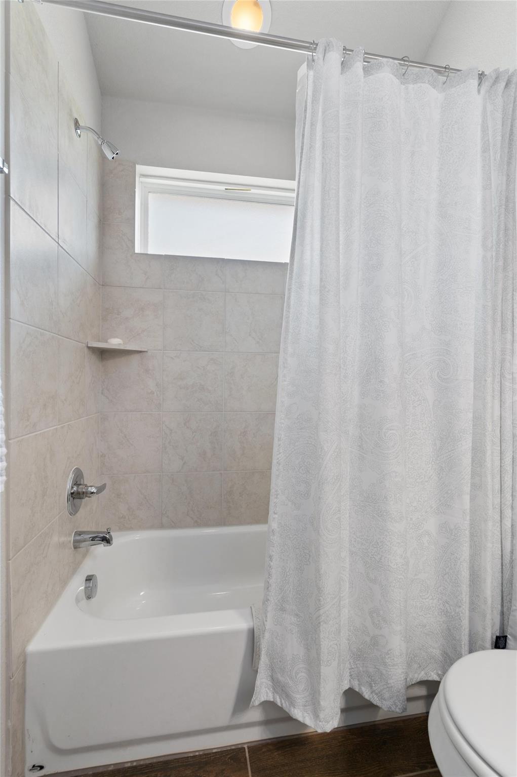 208 Blue Agate Ct, Jarrell, TX 76537