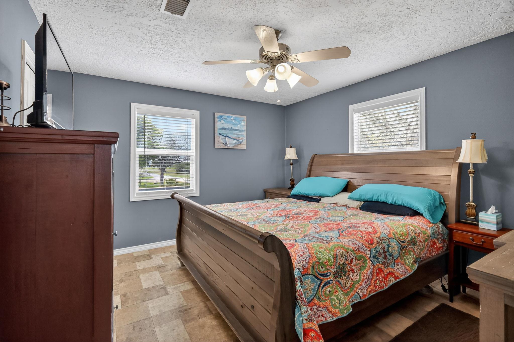 1941 Bayview Dr, Palacios, TX 77465