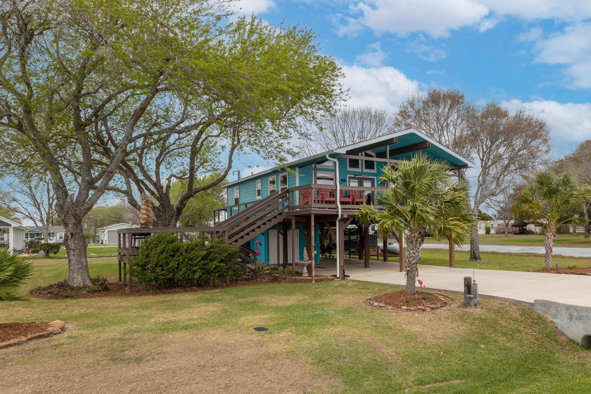 1941 Bayview Dr, Palacios, TX 77465