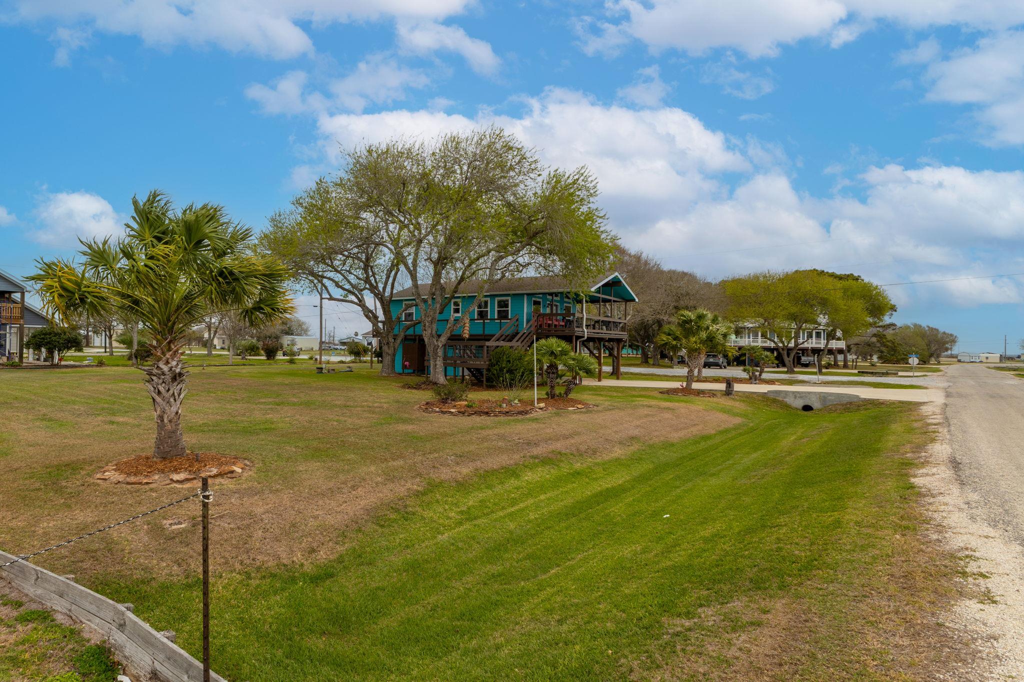 1941 Bayview Dr, Palacios, TX 77465