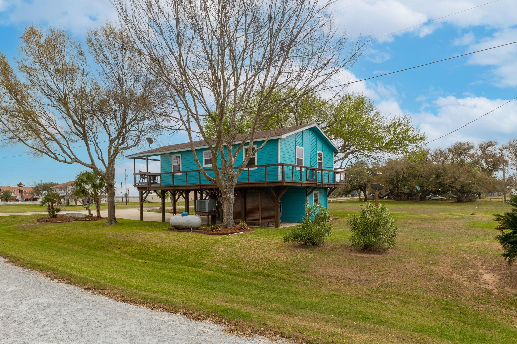 1941 Bayview Dr, Palacios, TX 77465