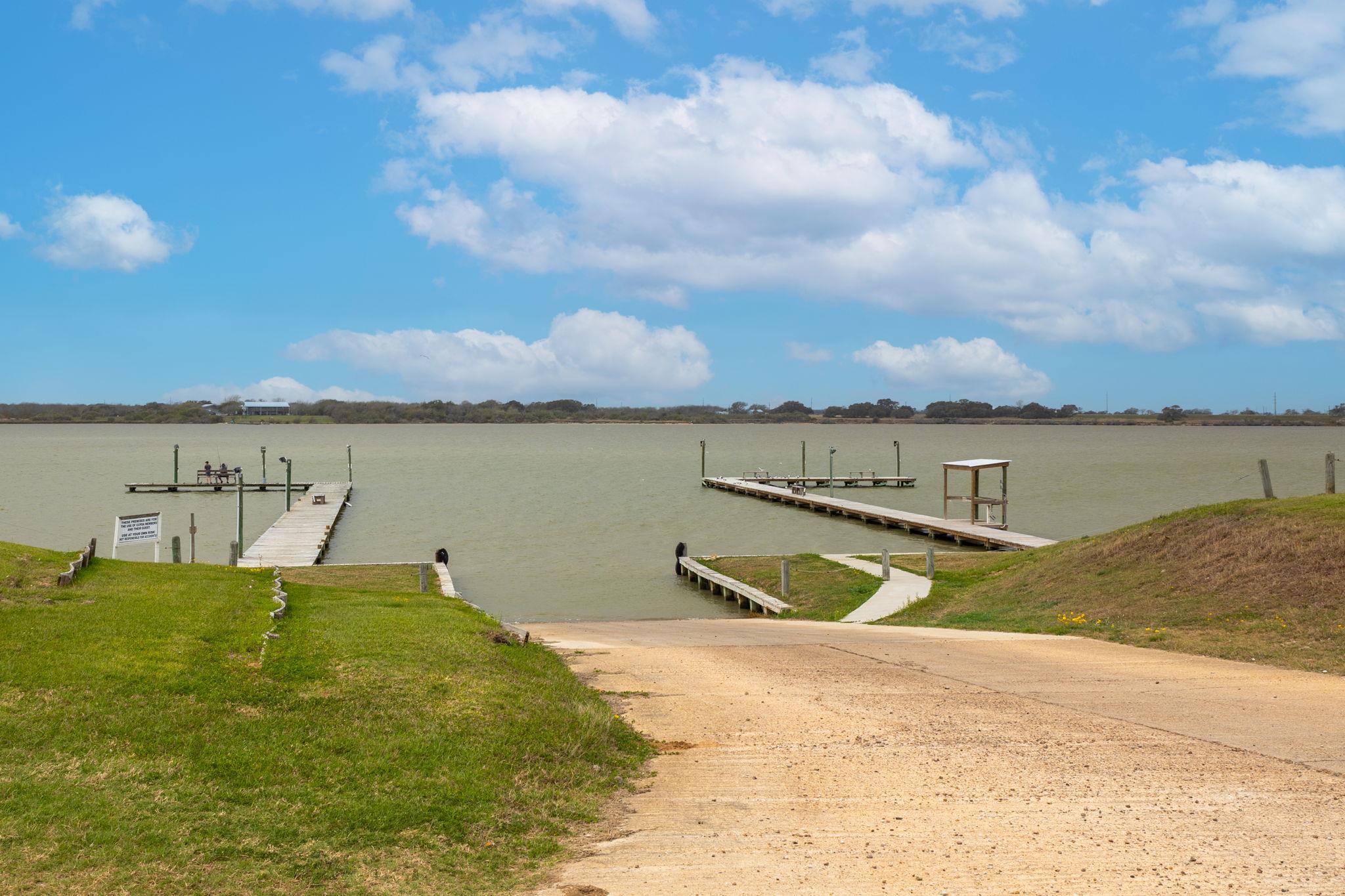 1941 Bayview Dr, Palacios, TX 77465