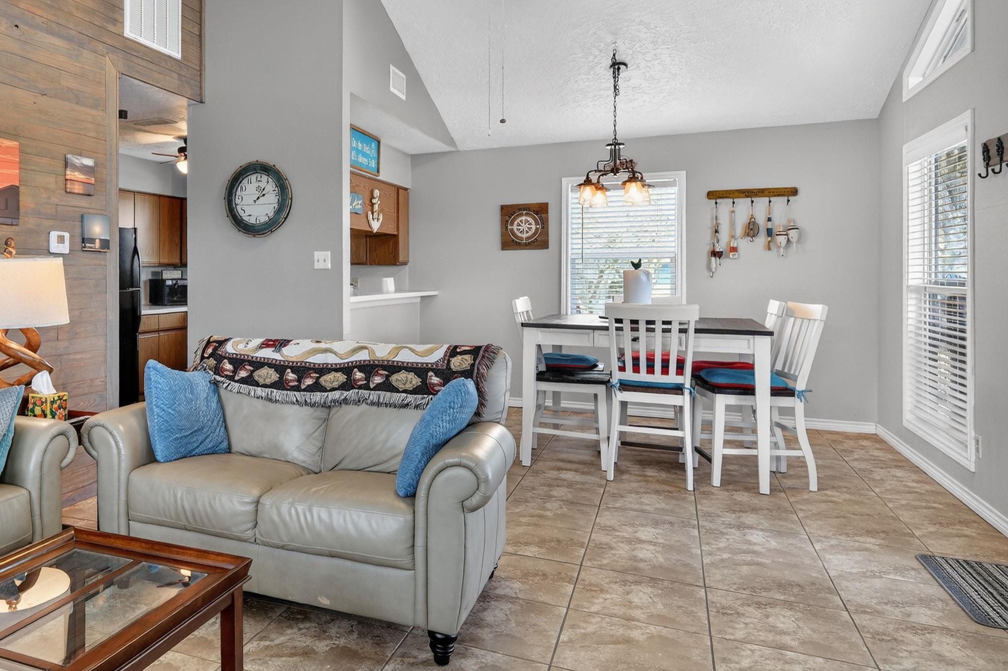 1941 Bayview Dr, Palacios, TX 77465