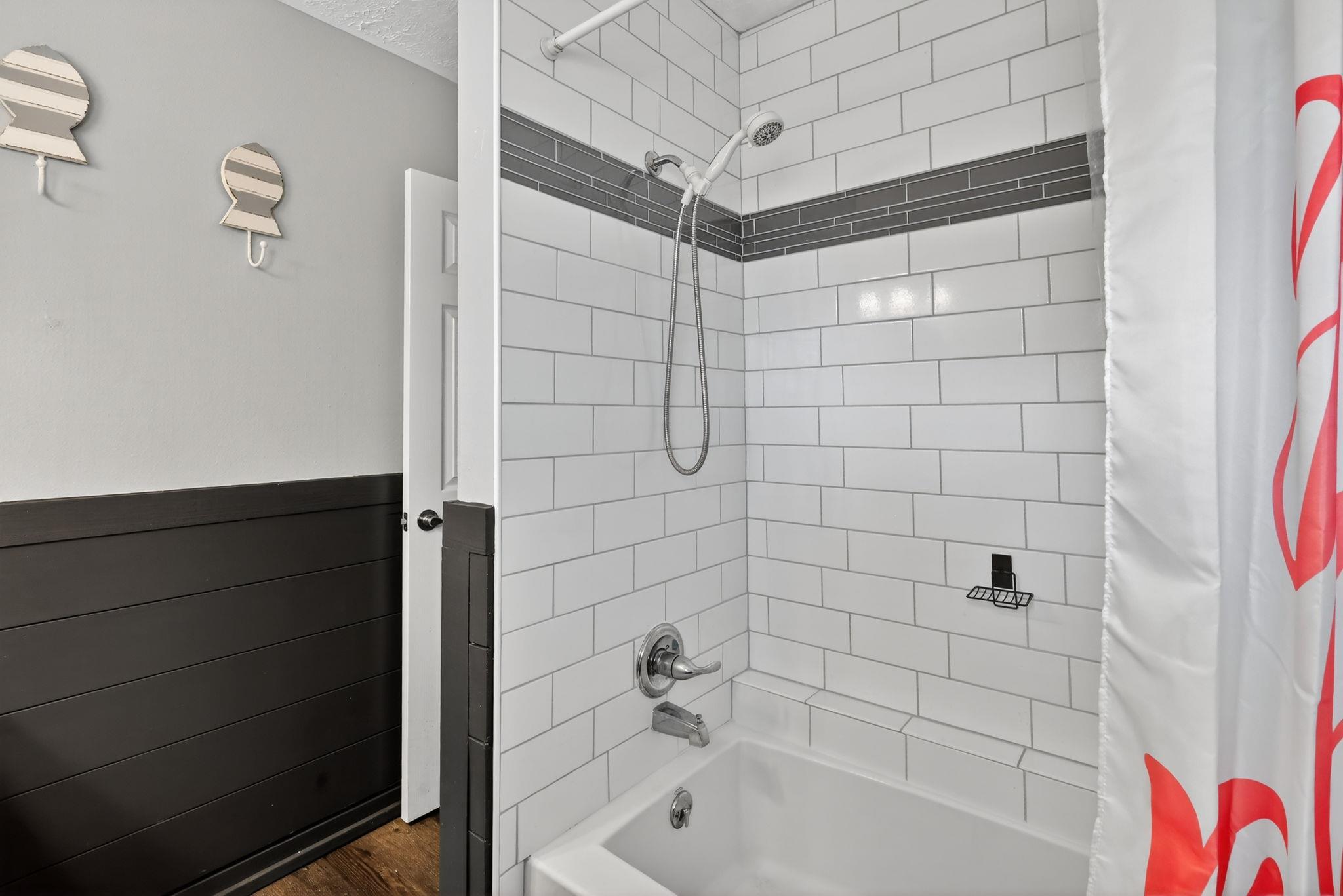 1941 Bayview Dr, Palacios, TX 77465