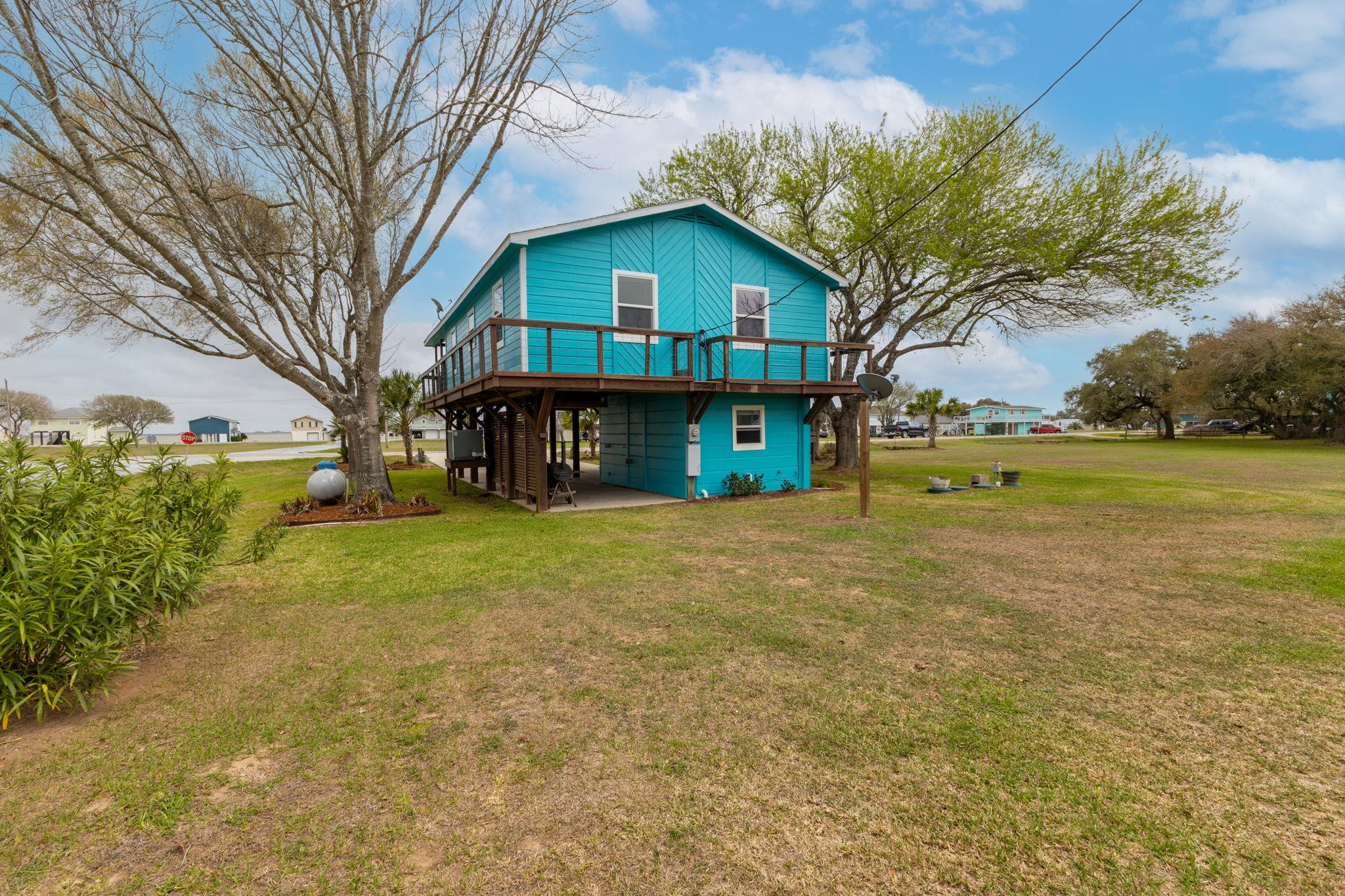1941 Bayview Dr, Palacios, TX 77465
