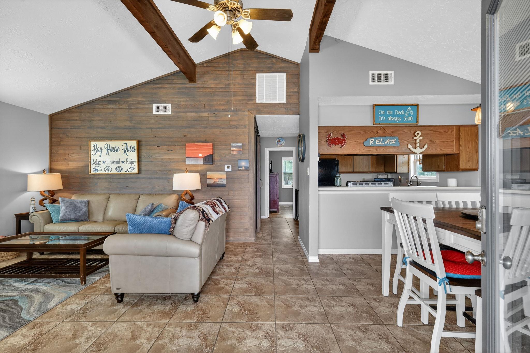 1941 Bayview Dr, Palacios, TX 77465