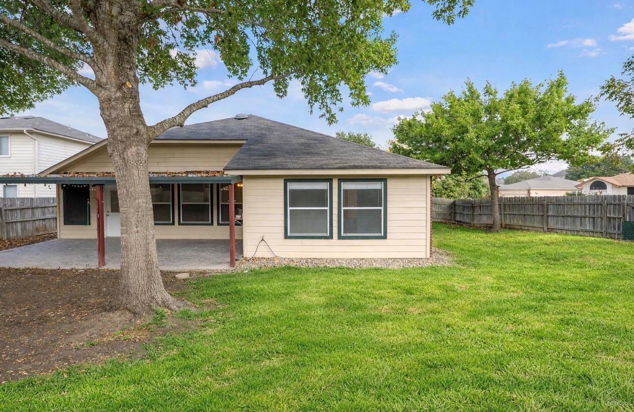 1611 Sunnycrest Cir, New Braunfels, TX 78130