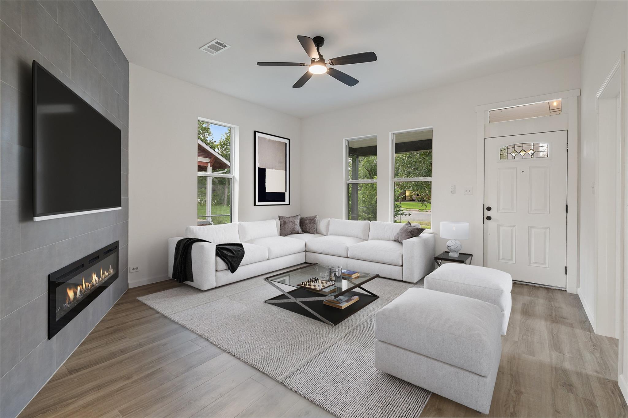 707 W 7th St, Taylor, TX 76574