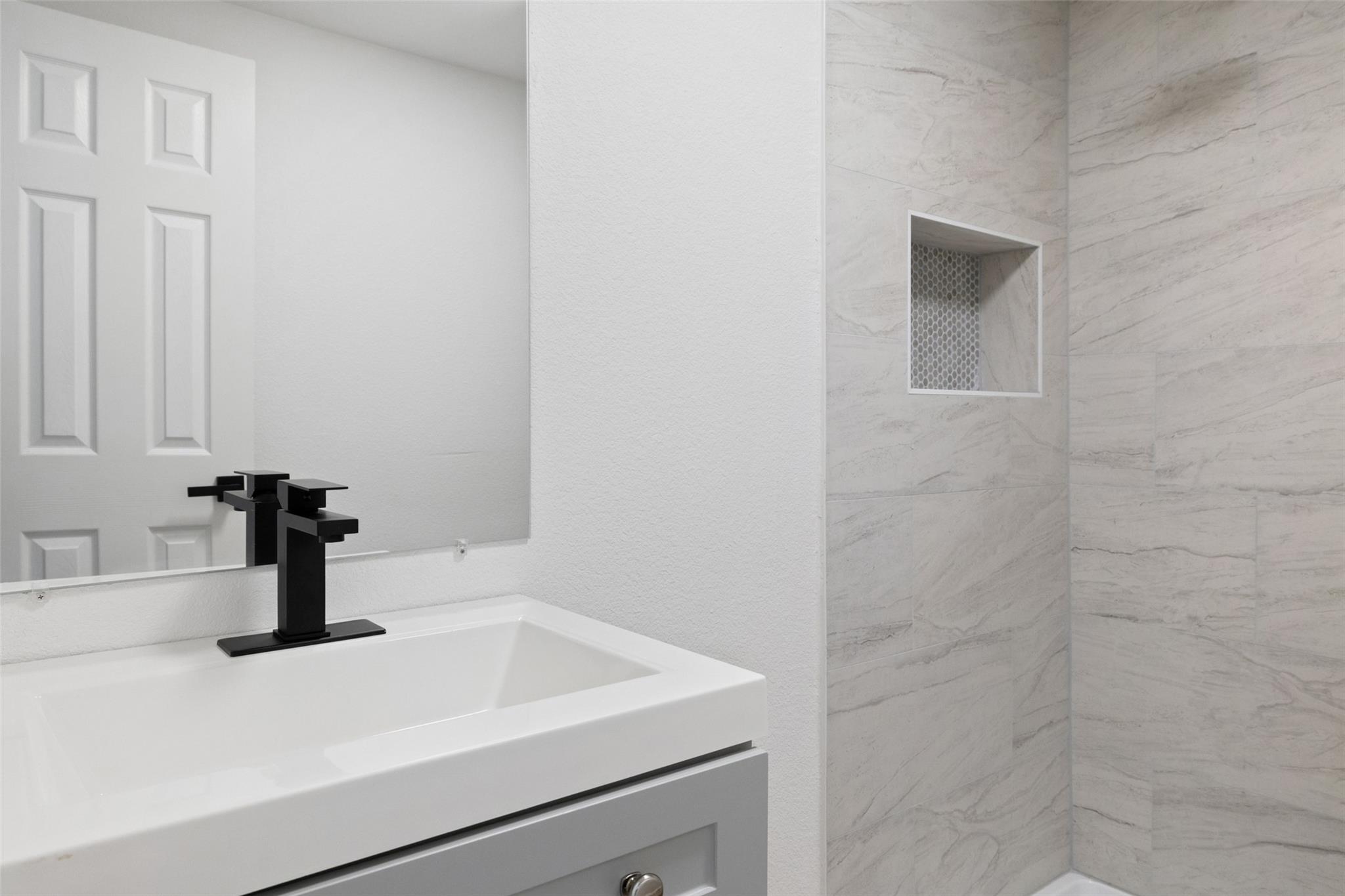 707 W 7th St, Taylor, TX 76574