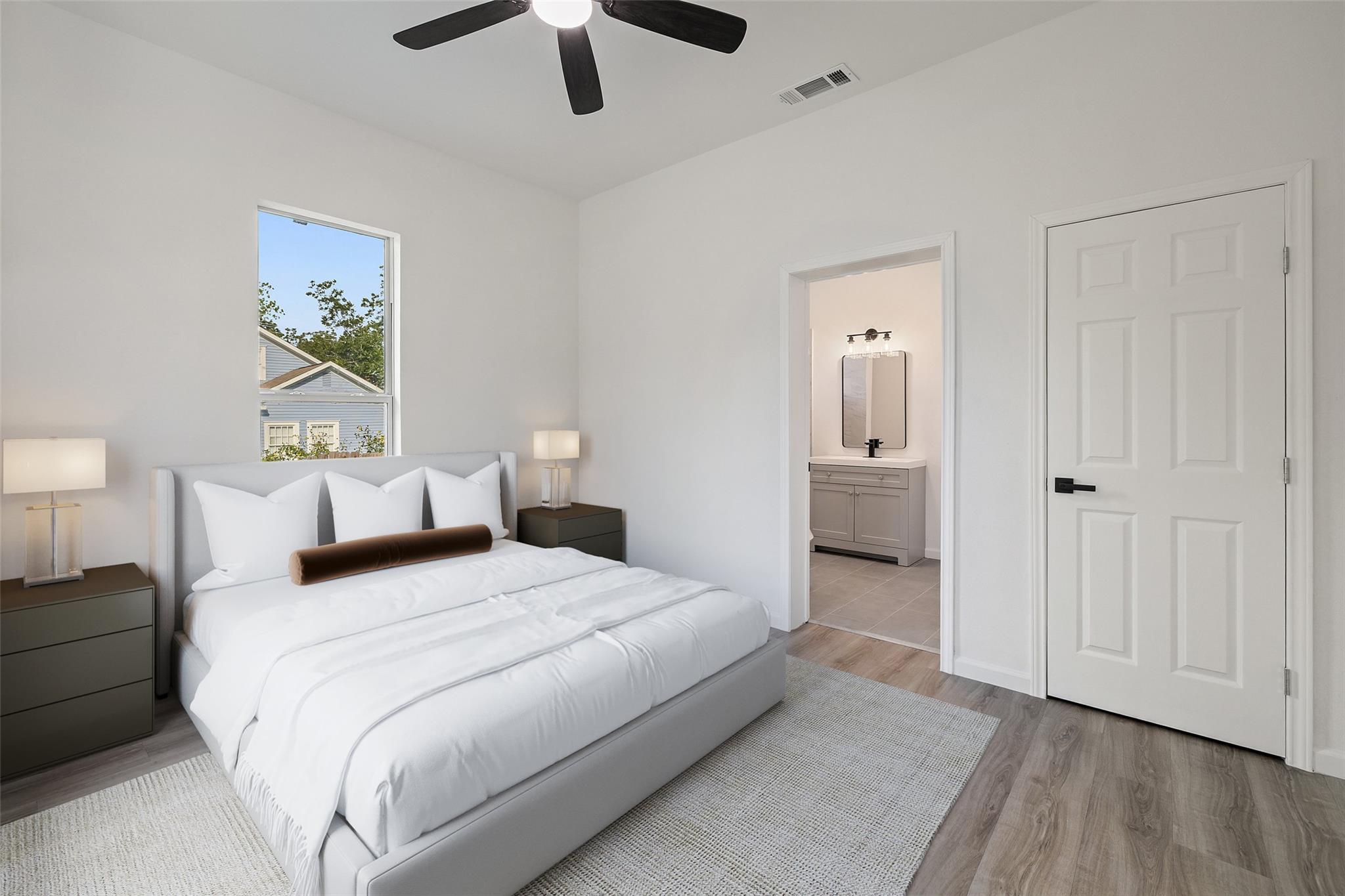 707 W 7th St, Taylor, TX 76574