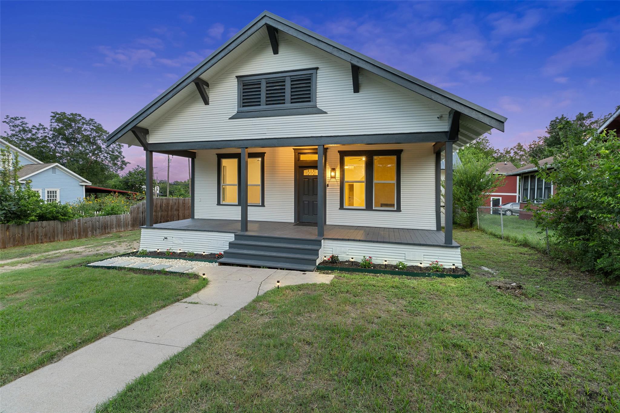 707 W 7th St, Taylor, TX 76574