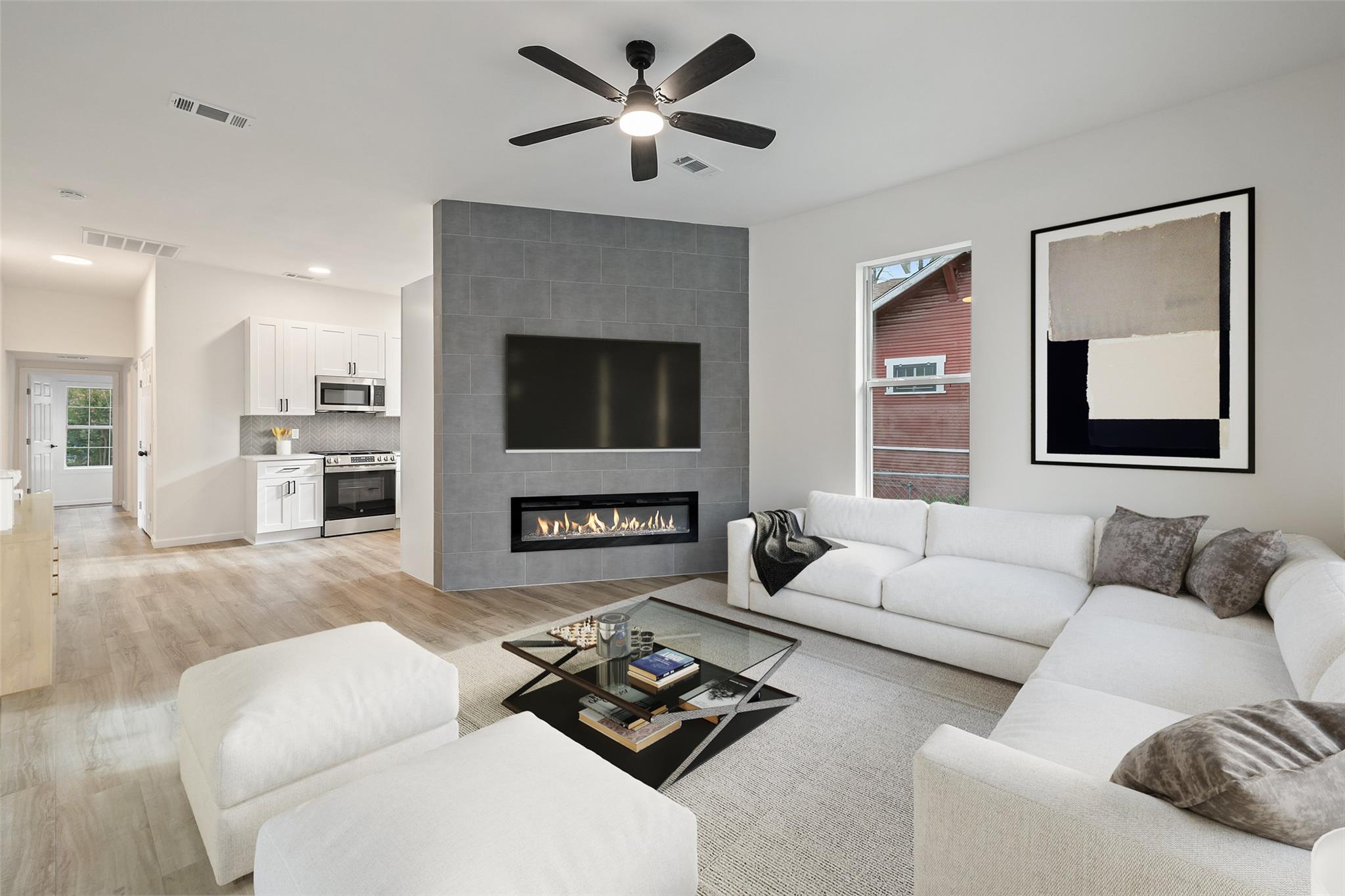 707 W 7th St, Taylor, TX 76574