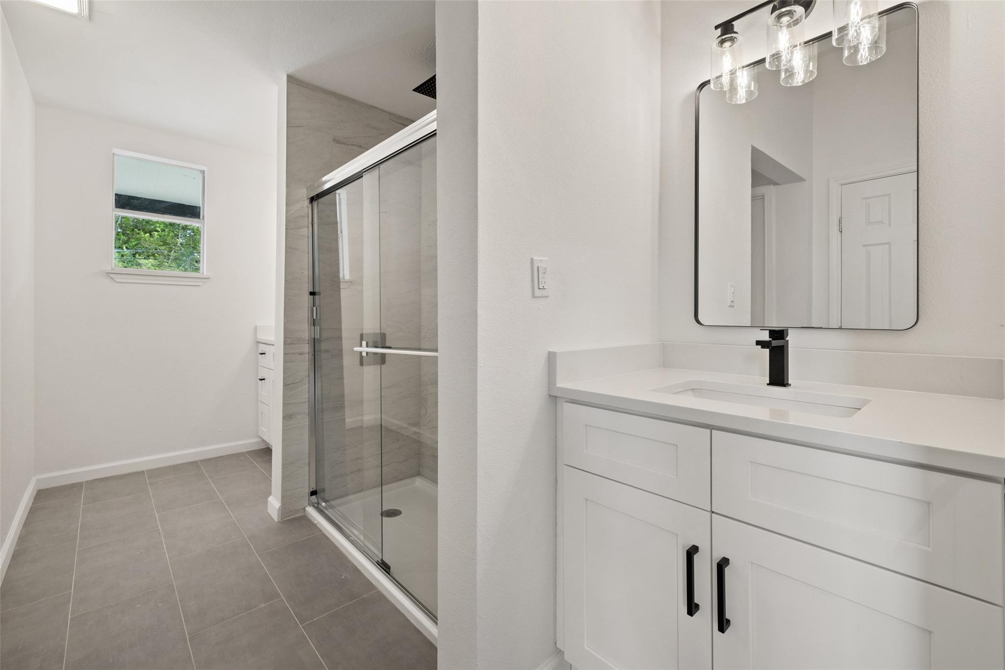 707 W 7th St, Taylor, TX 76574