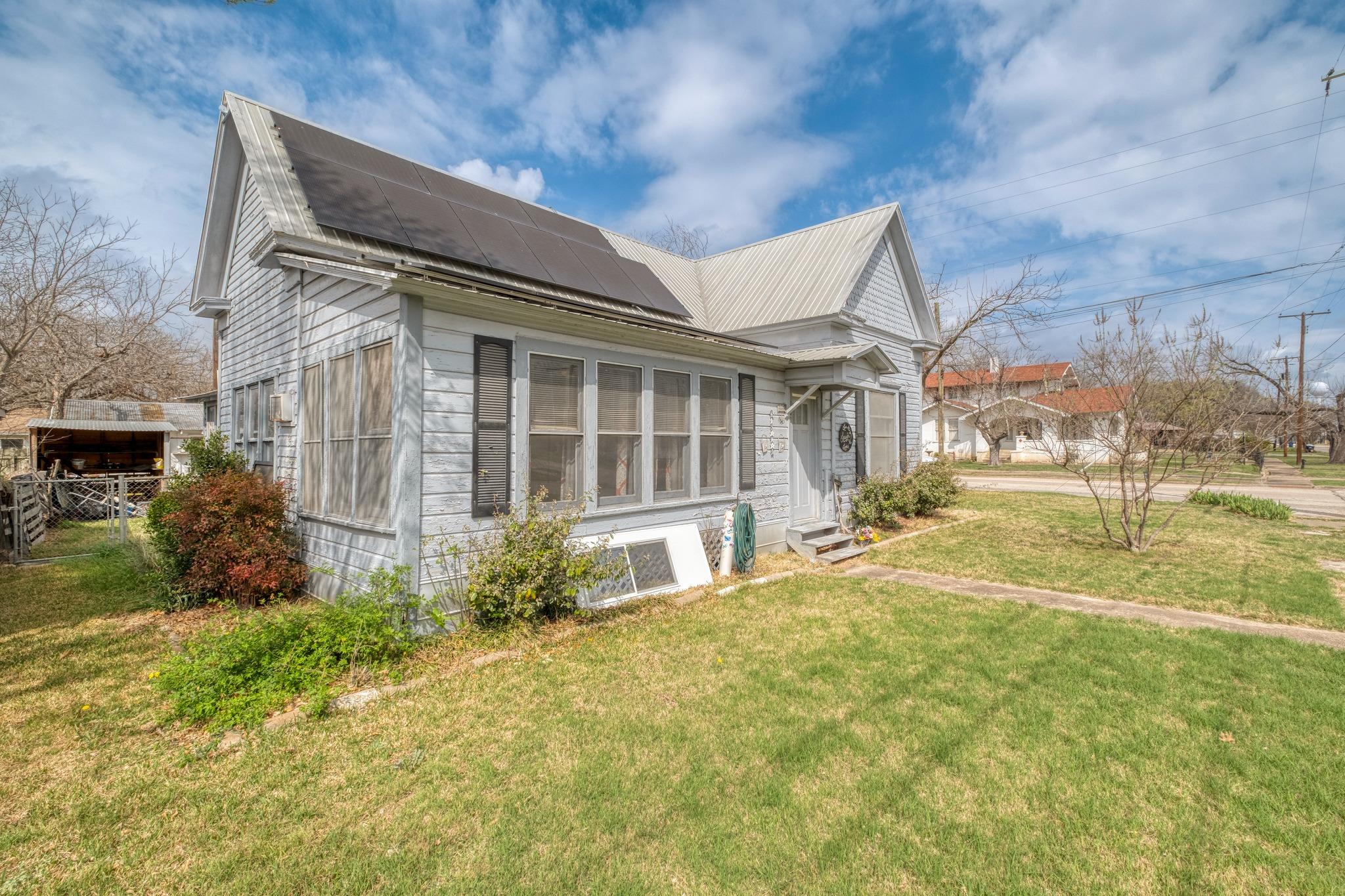 300 N Rio Grande St, Granger, TX 76530