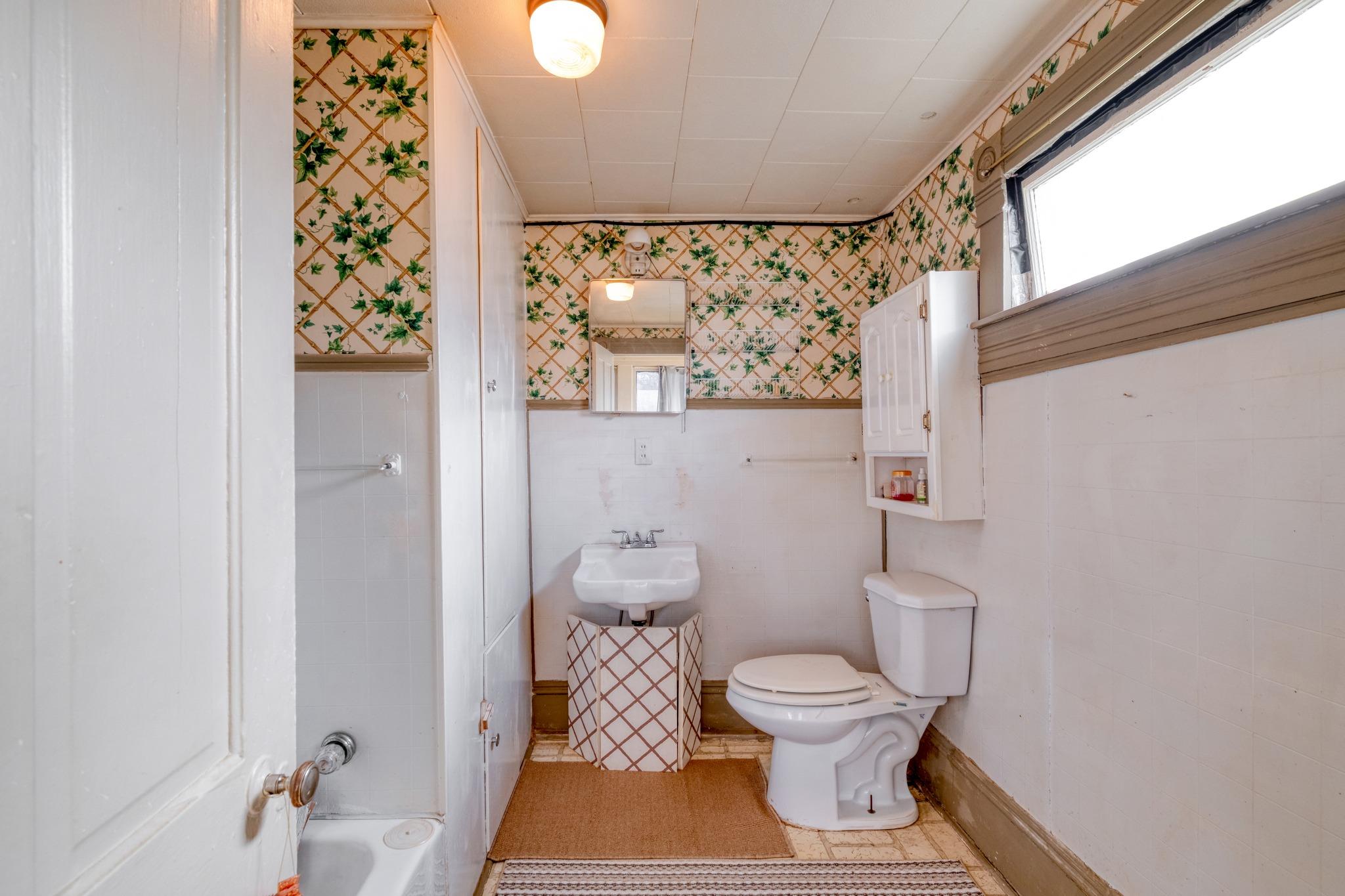 300 N Rio Grande St, Granger, TX 76530