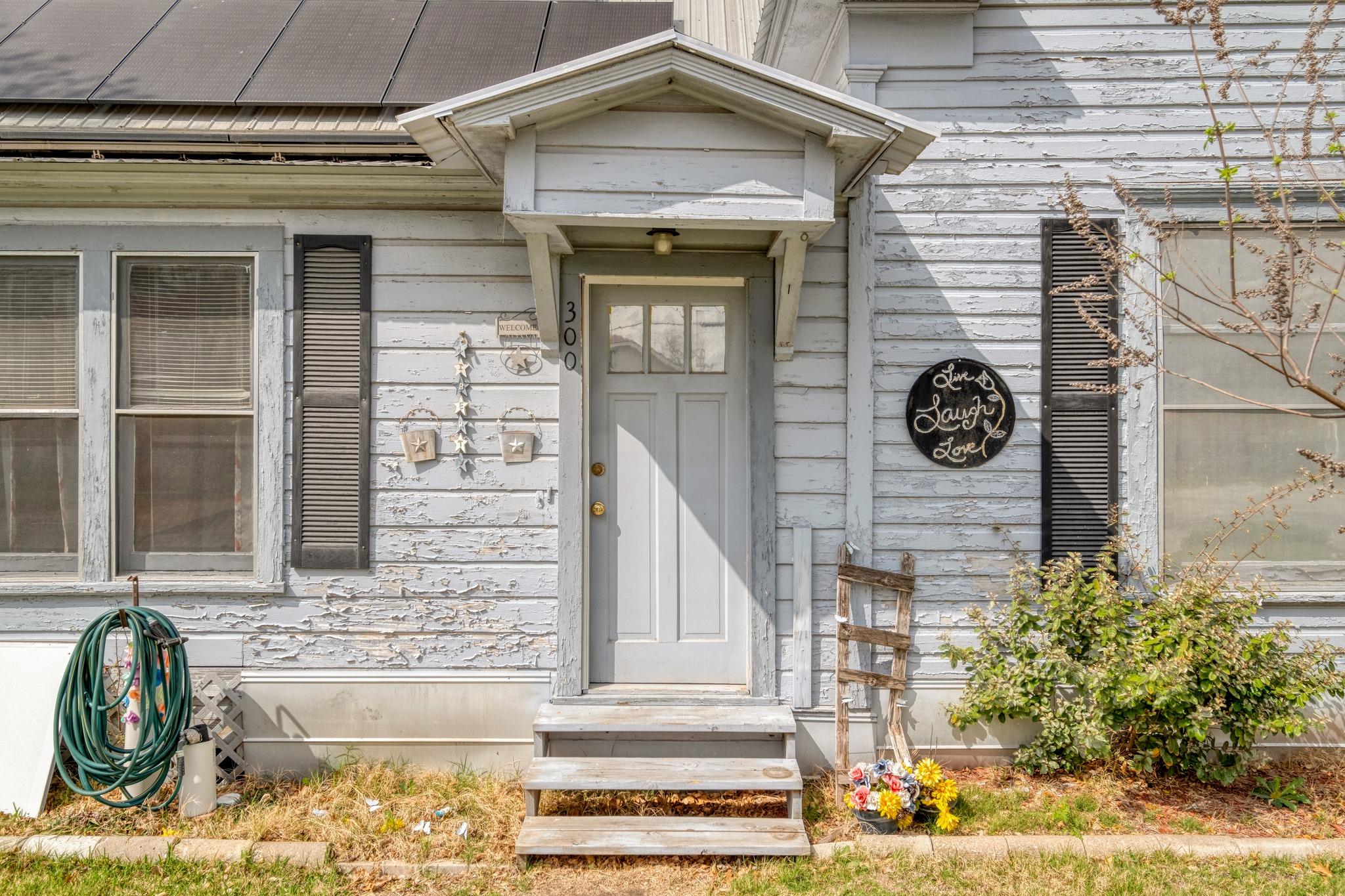 300 N Rio Grande St, Granger, TX 76530