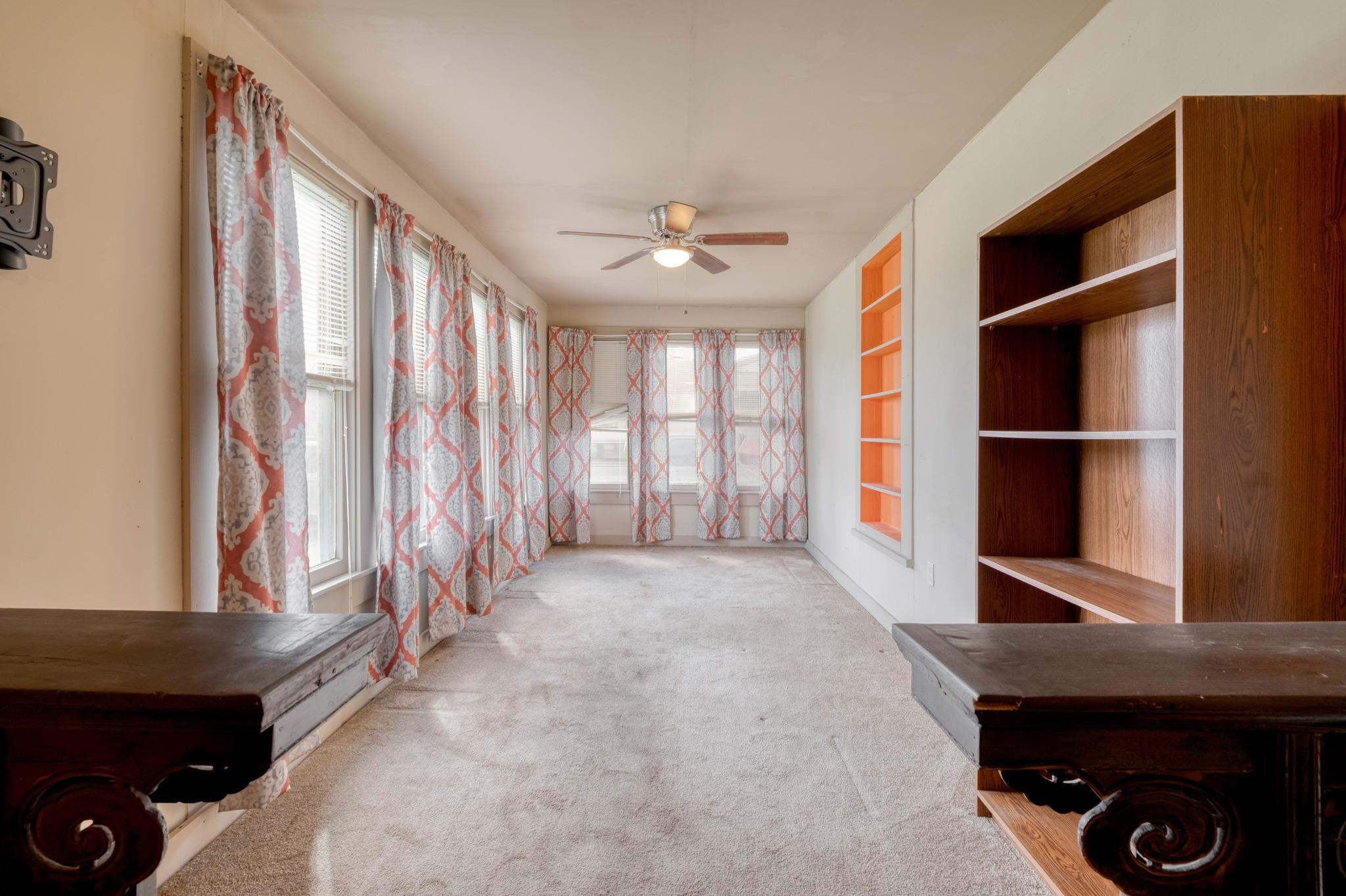 300 N Rio Grande St, Granger, TX 76530