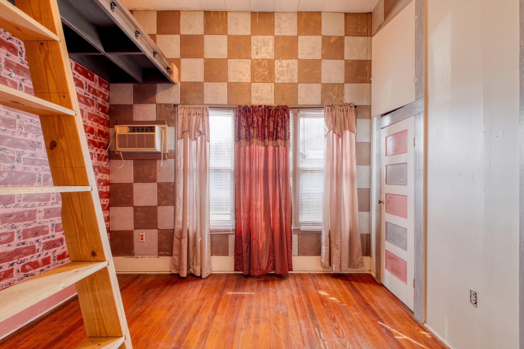 300 N Rio Grande St, Granger, TX 76530