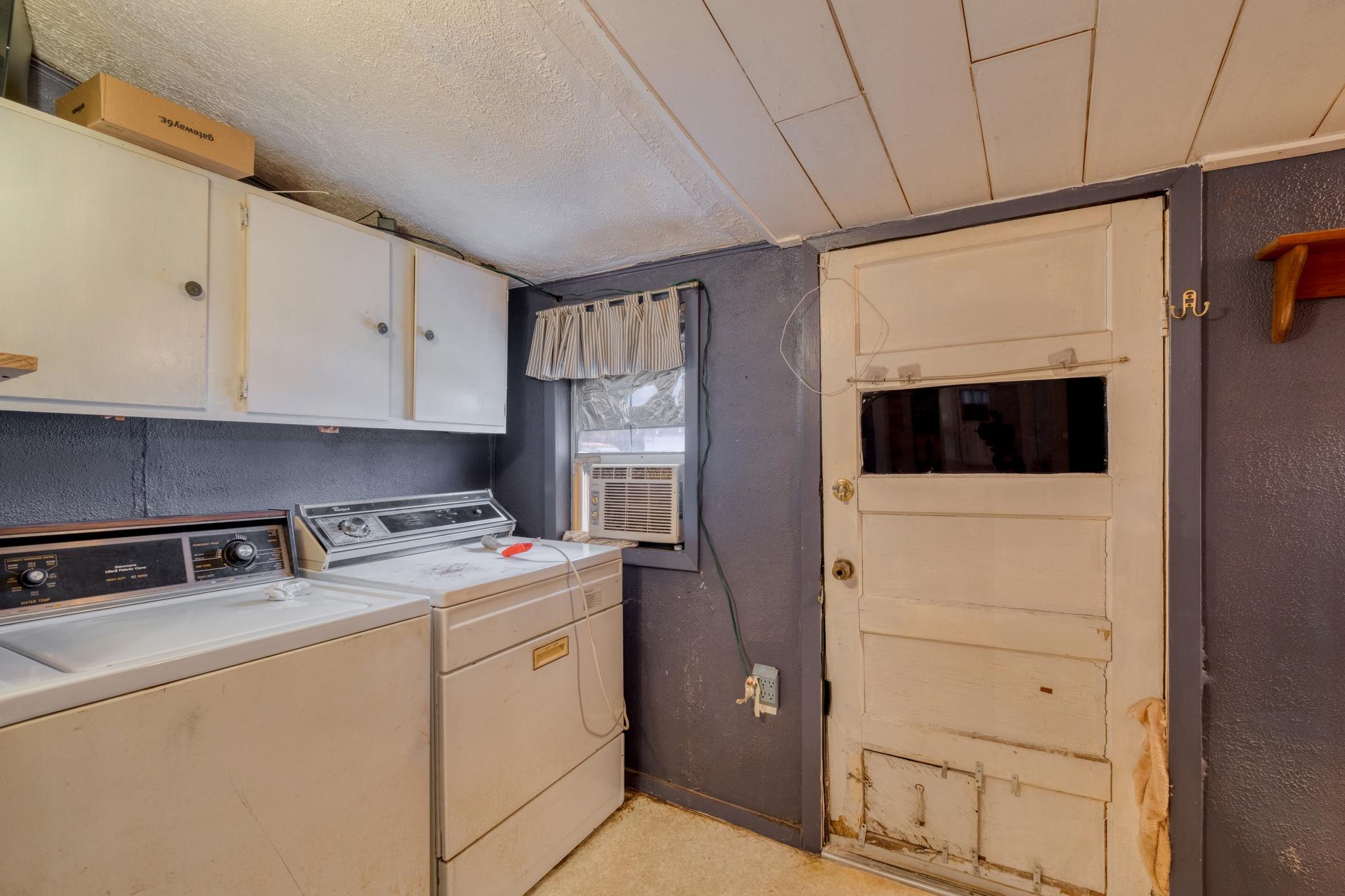 300 N Rio Grande St, Granger, TX 76530