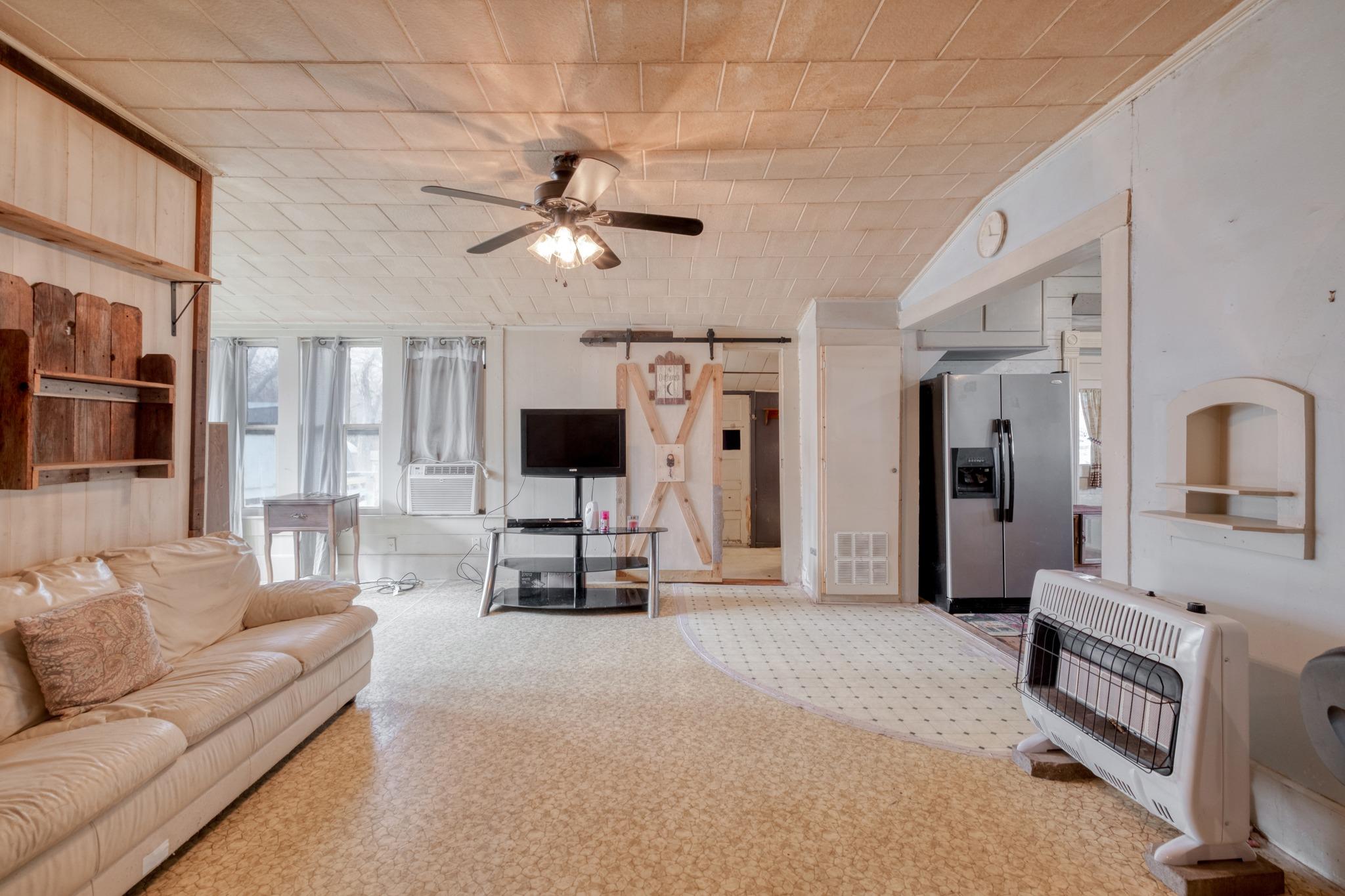 300 N Rio Grande St, Granger, TX 76530