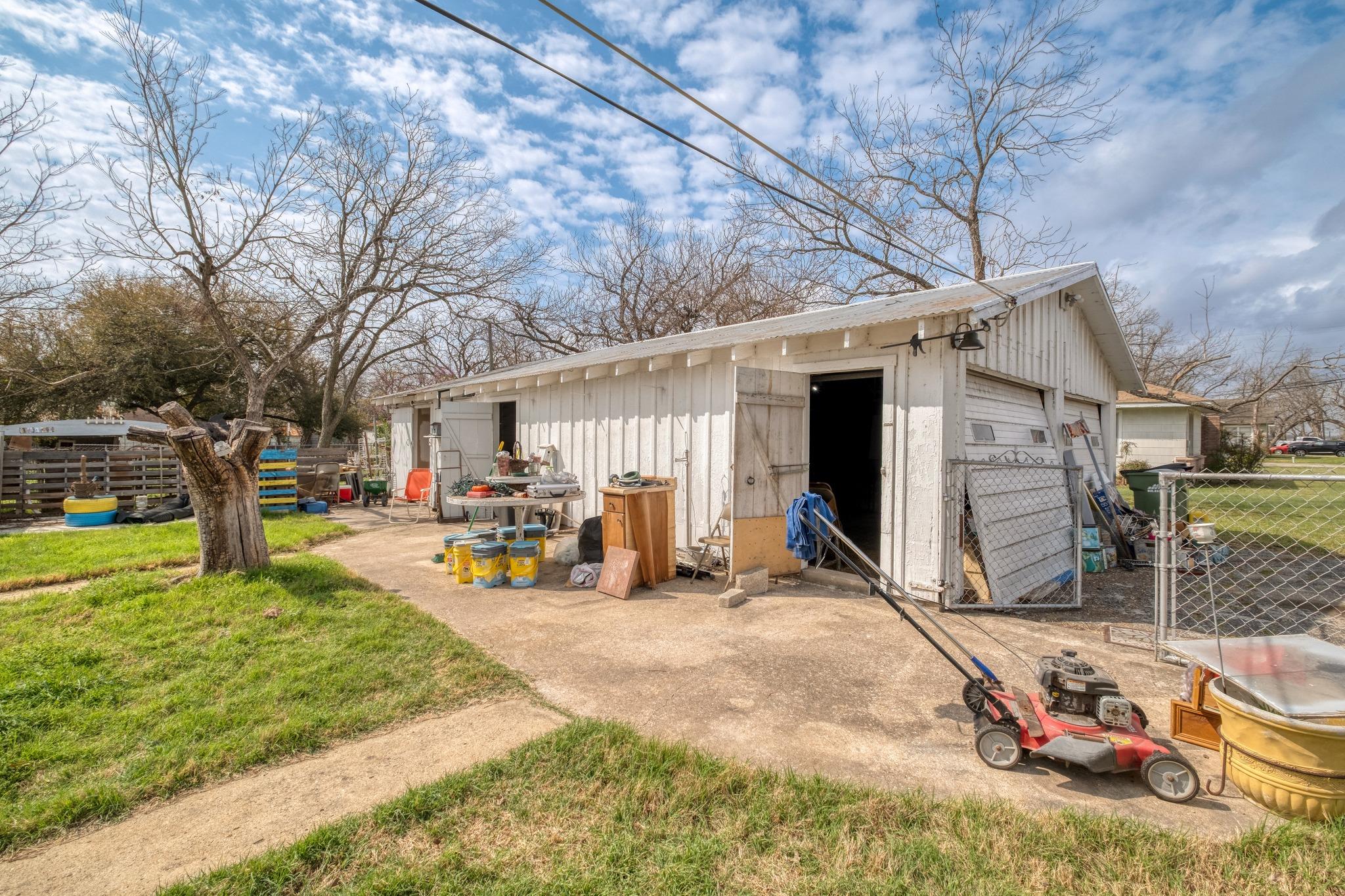 300 N Rio Grande St, Granger, TX 76530