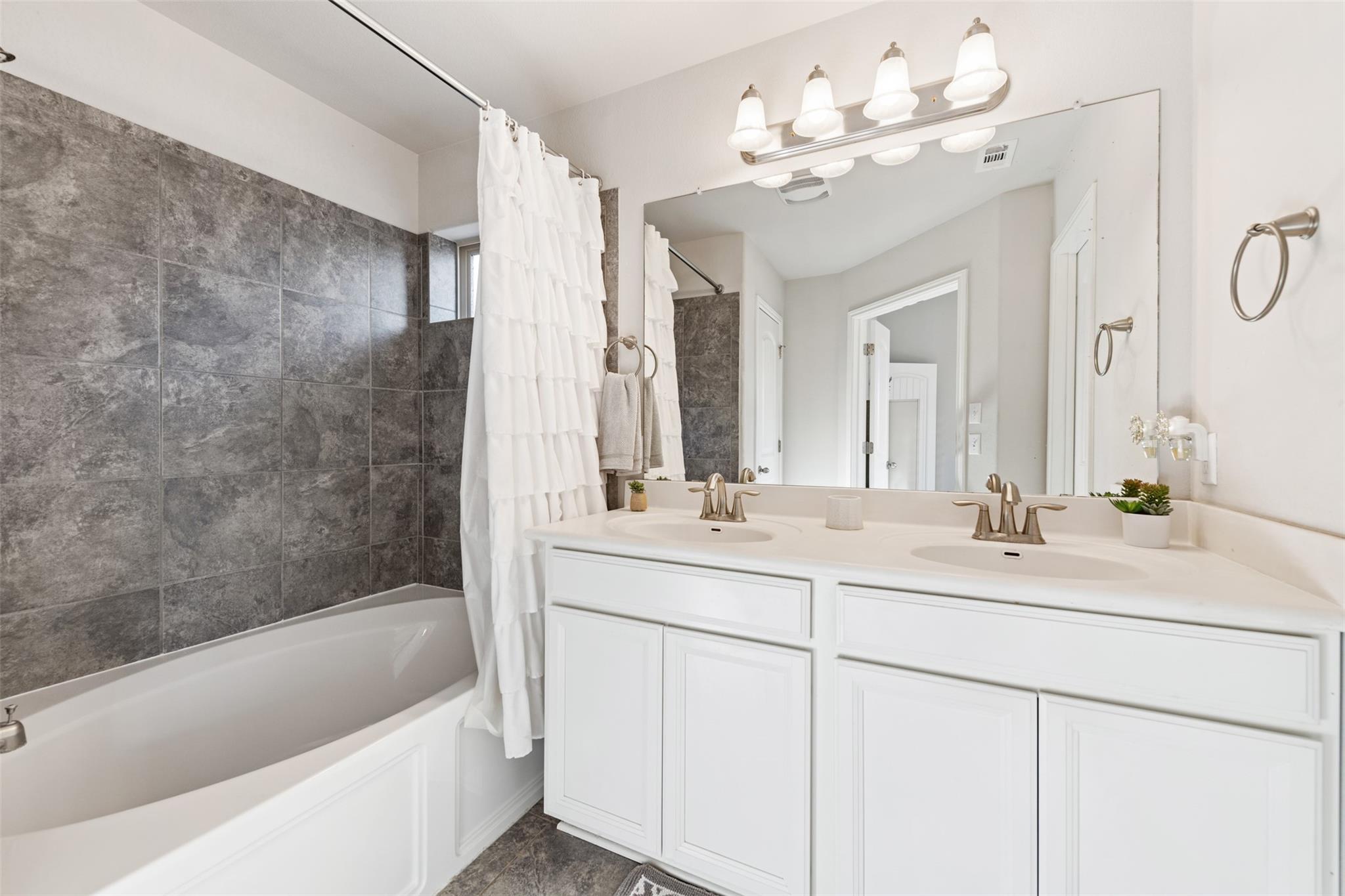 514 Wincliff Dr, Buda, TX 78610