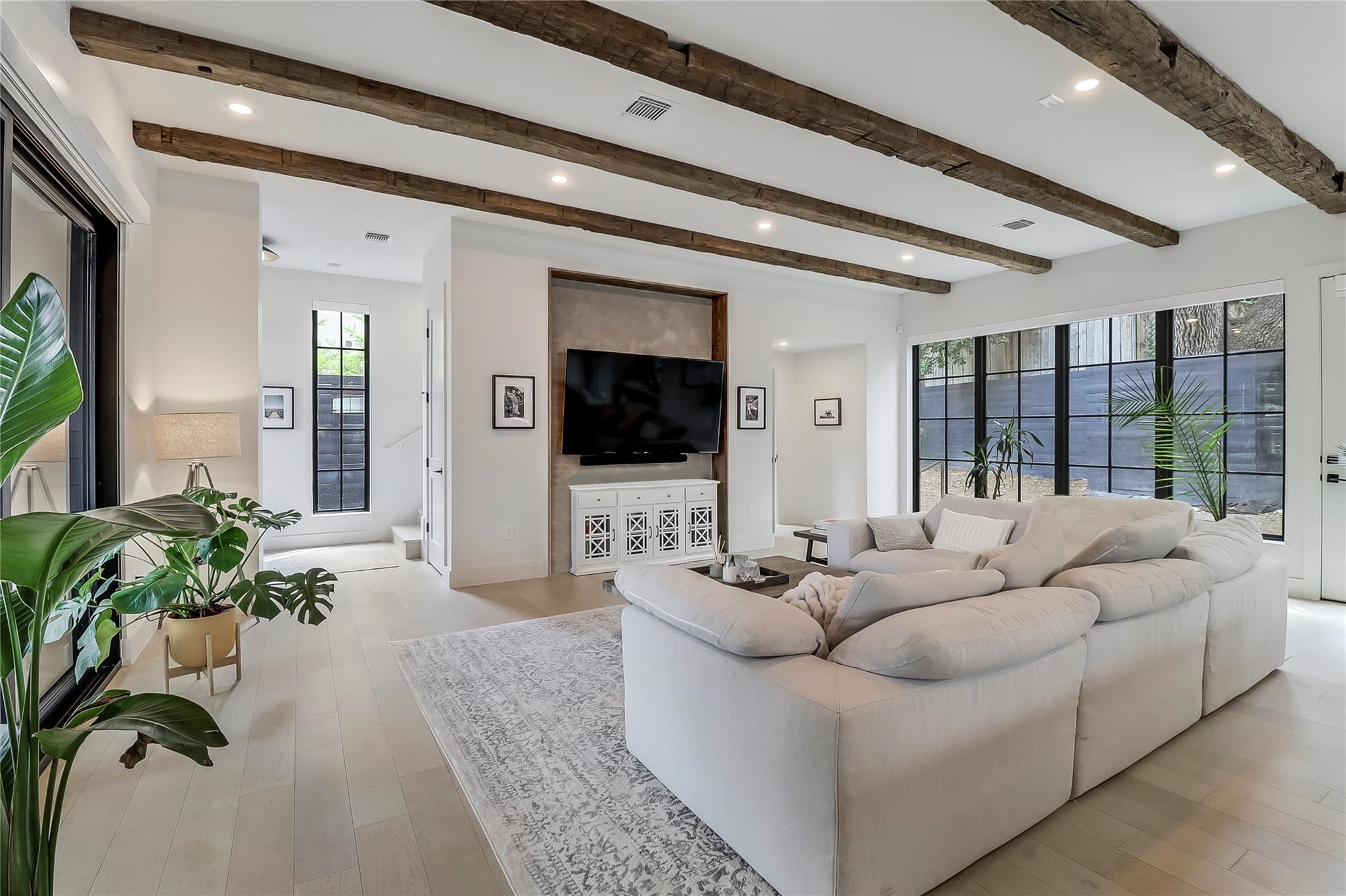 1402 Drake Ave, Austin, TX 78704