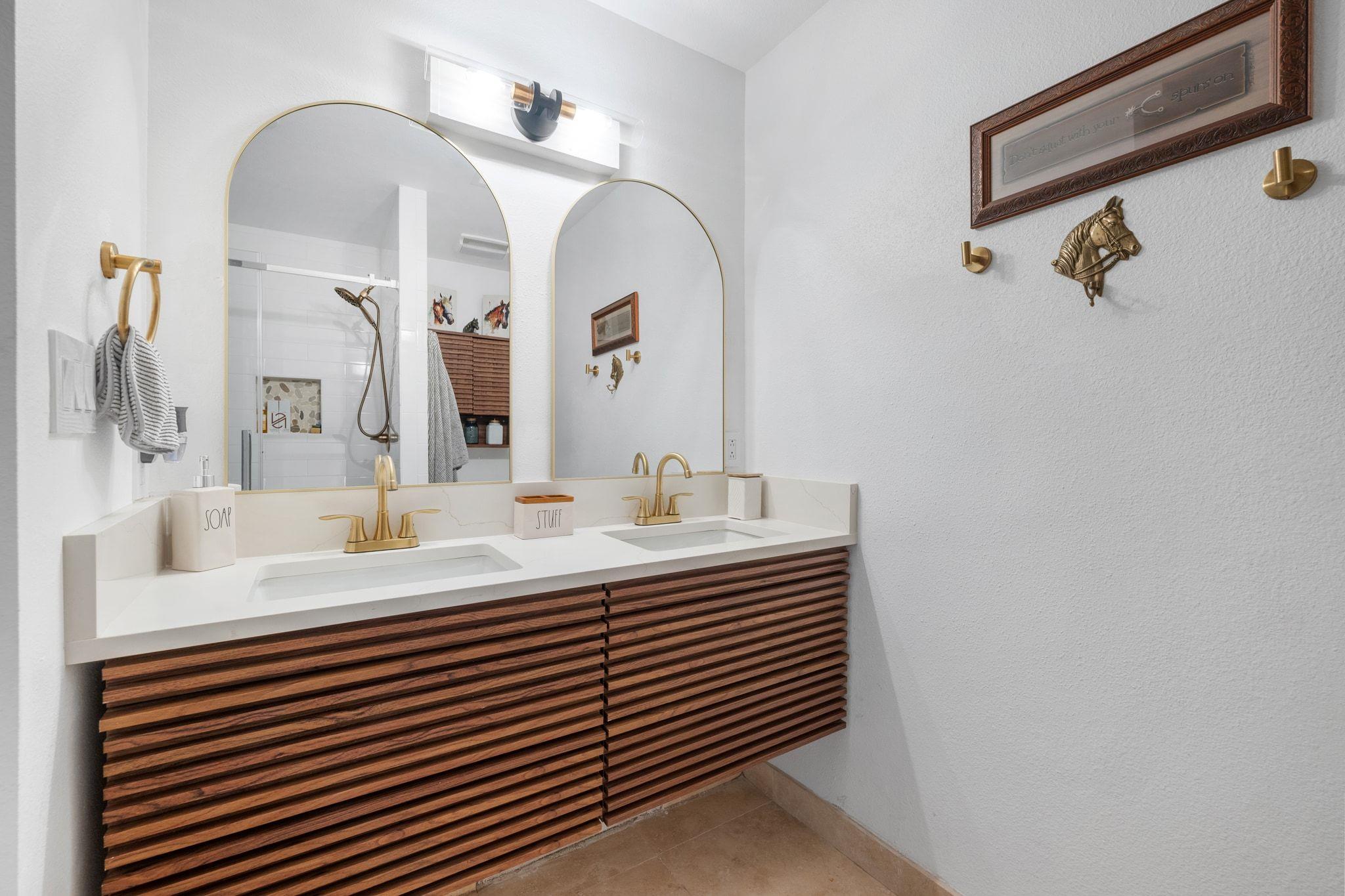 401 Ranchview Rd, Spicewood, TX 78669