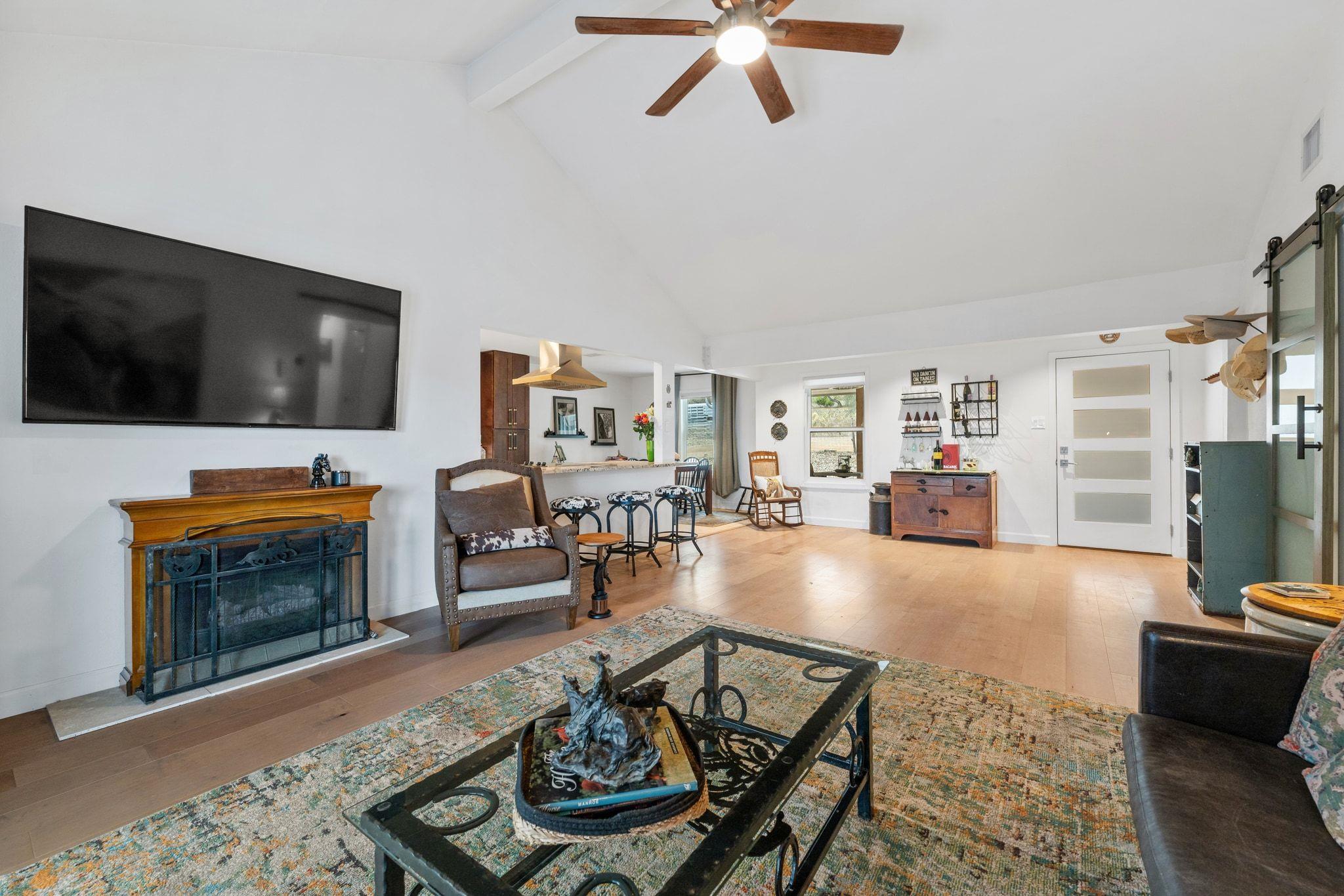 401 Ranchview Rd, Spicewood, TX 78669