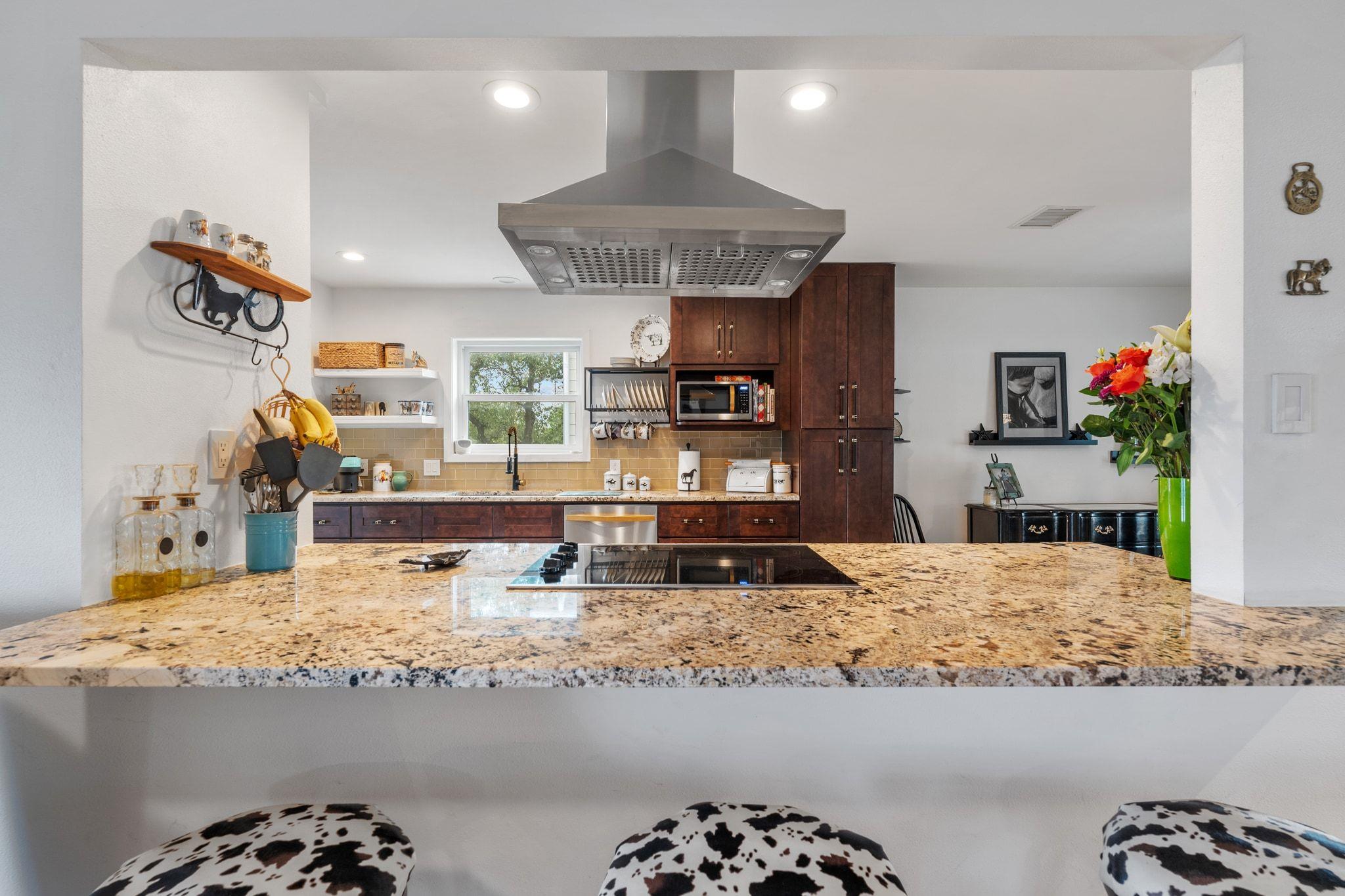 401 Ranchview Rd, Spicewood, TX 78669