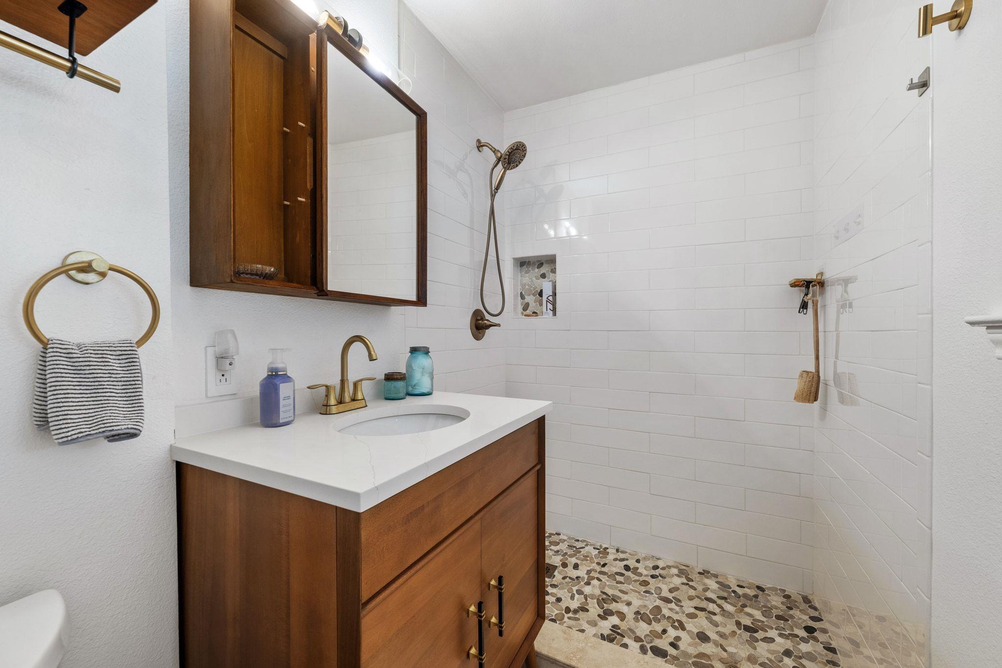 401 Ranchview Rd, Spicewood, TX 78669