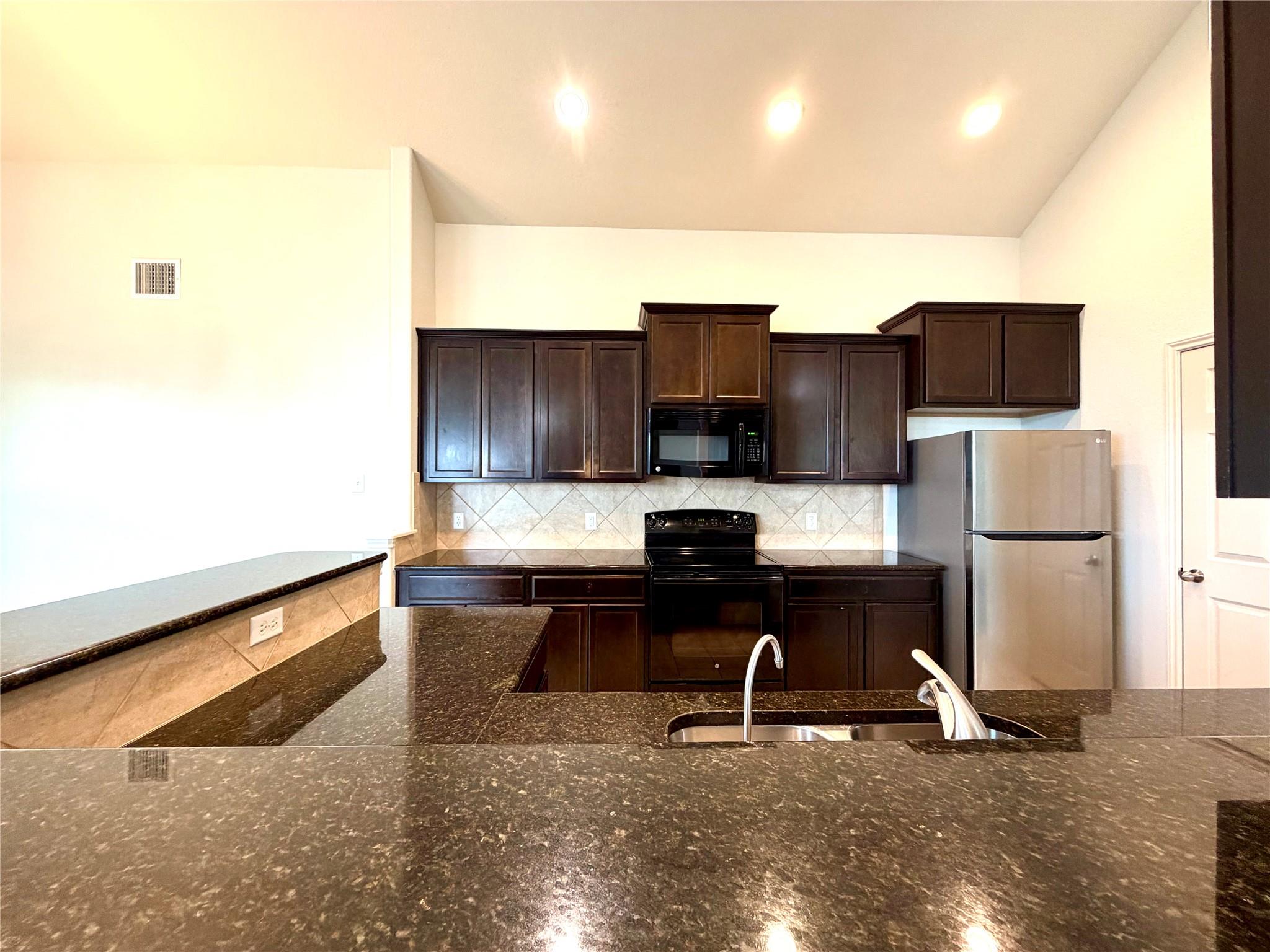 500 Obsidian Ln, Jarrell, TX 76537