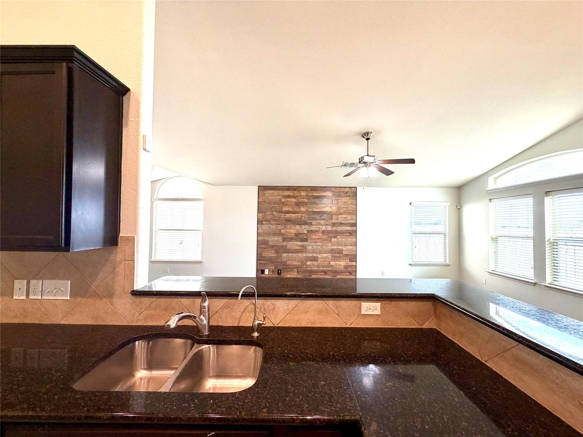 500 Obsidian Ln, Jarrell, TX 76537