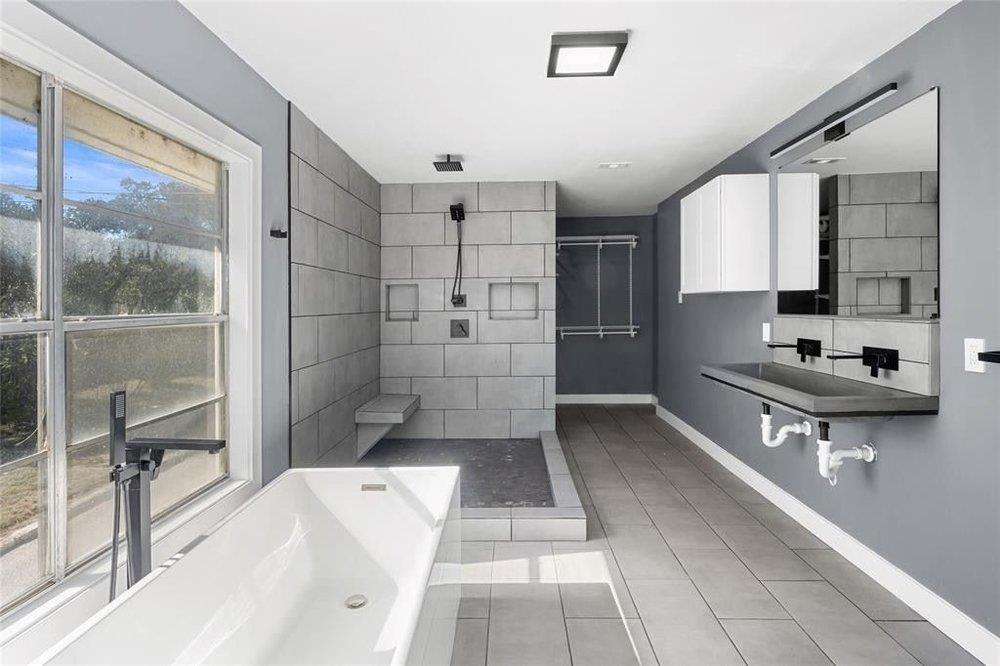 20204 Barnett Glenn Rd, Spicewood, TX 78669