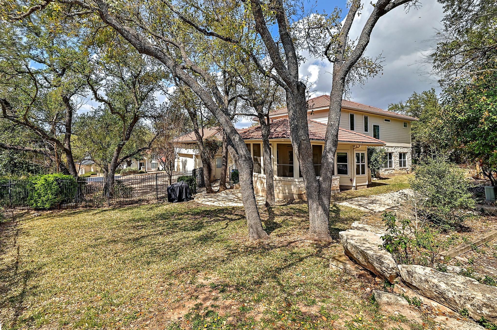 22 Hedgebrook Way, The Hills, TX 78738