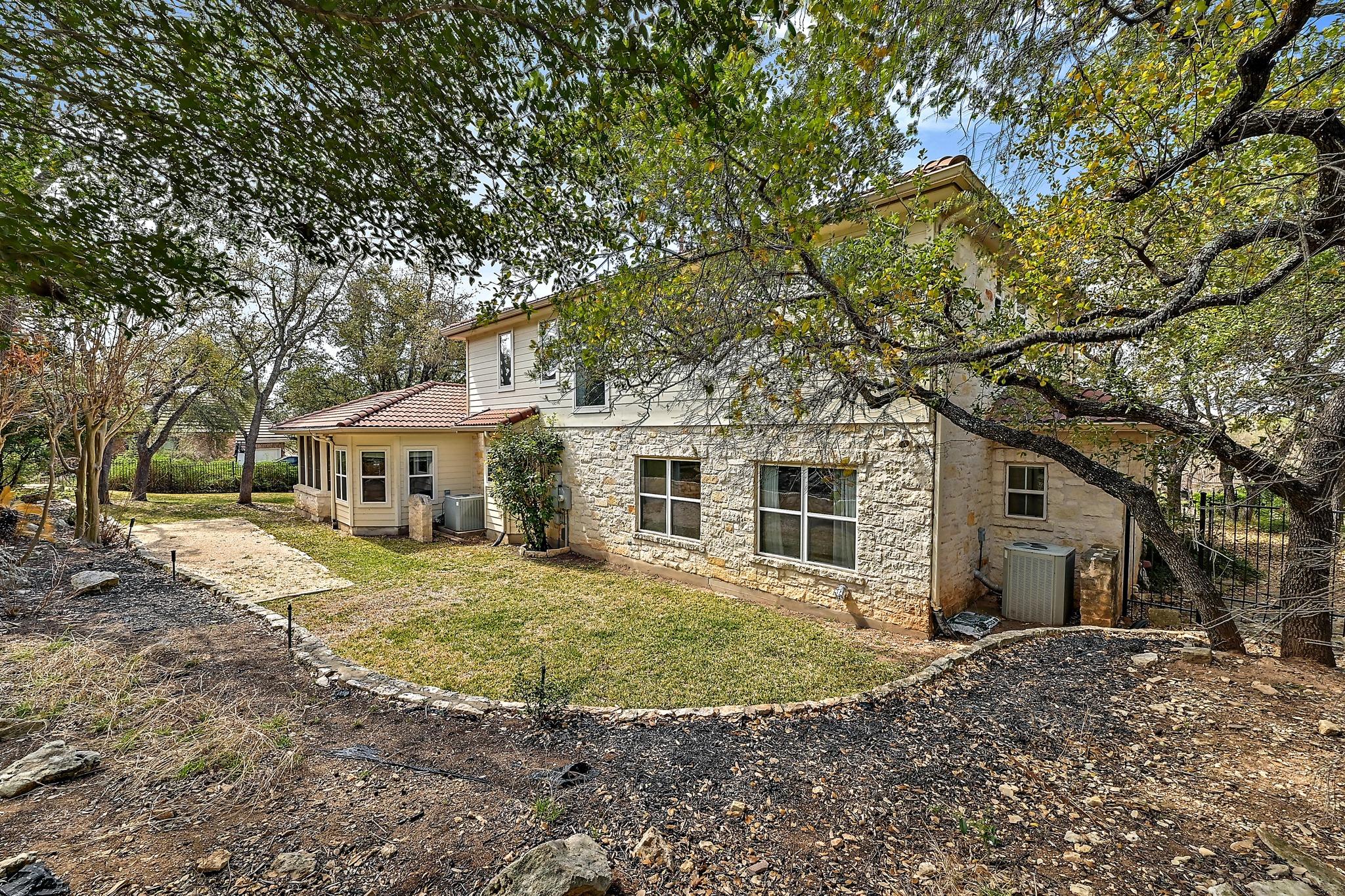 22 Hedgebrook Way, The Hills, TX 78738