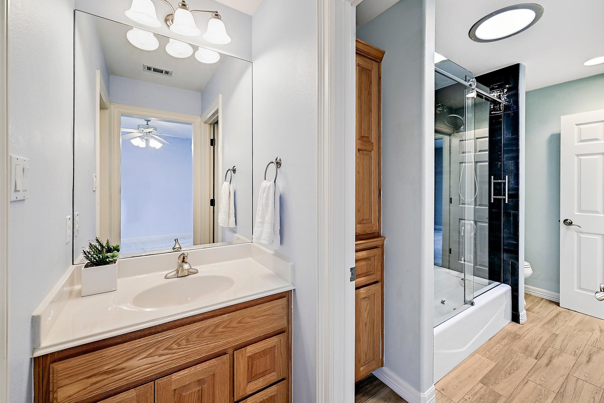 22 Hedgebrook Way, The Hills, TX 78738