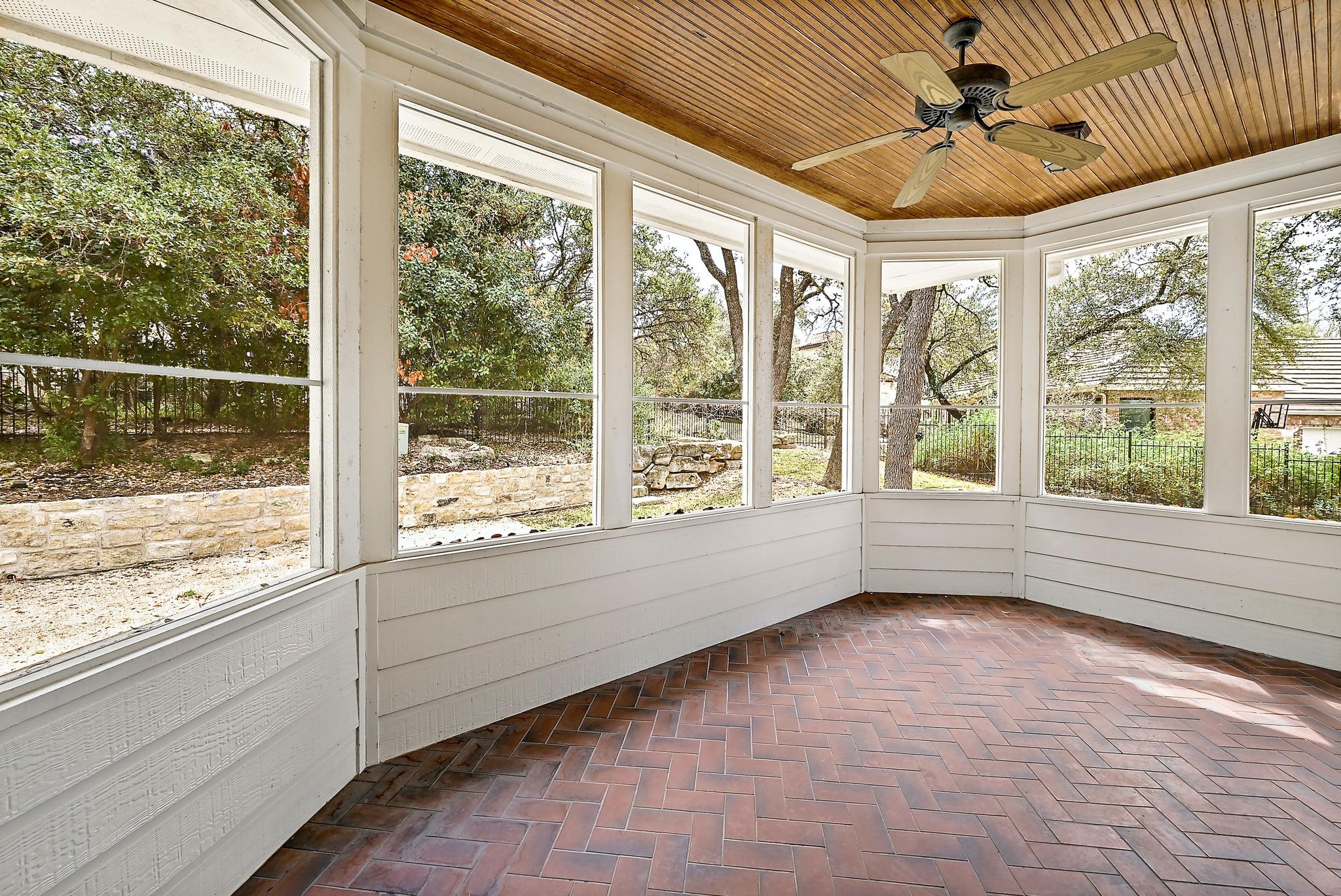 22 Hedgebrook Way, The Hills, TX 78738