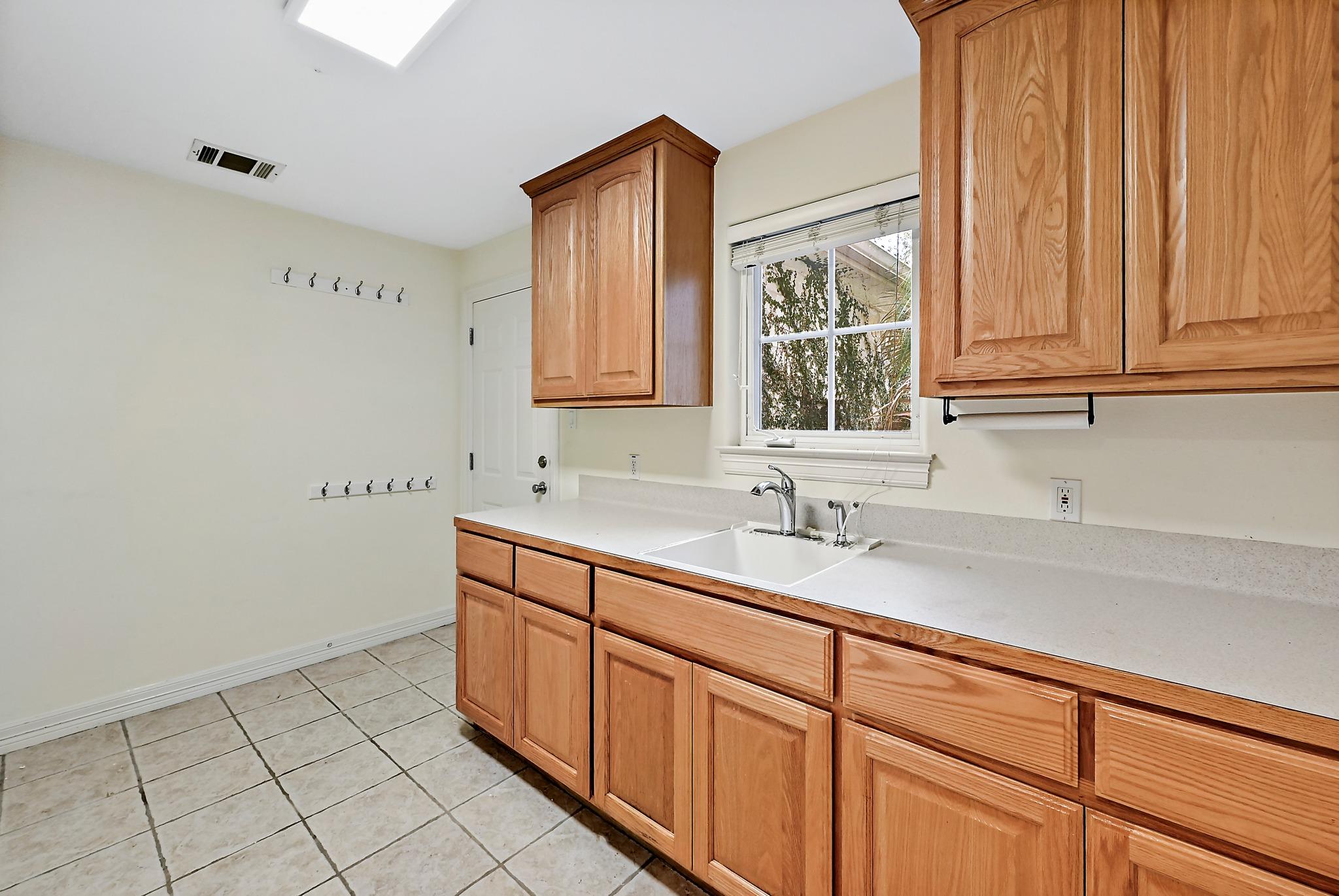 22 Hedgebrook Way, The Hills, TX 78738