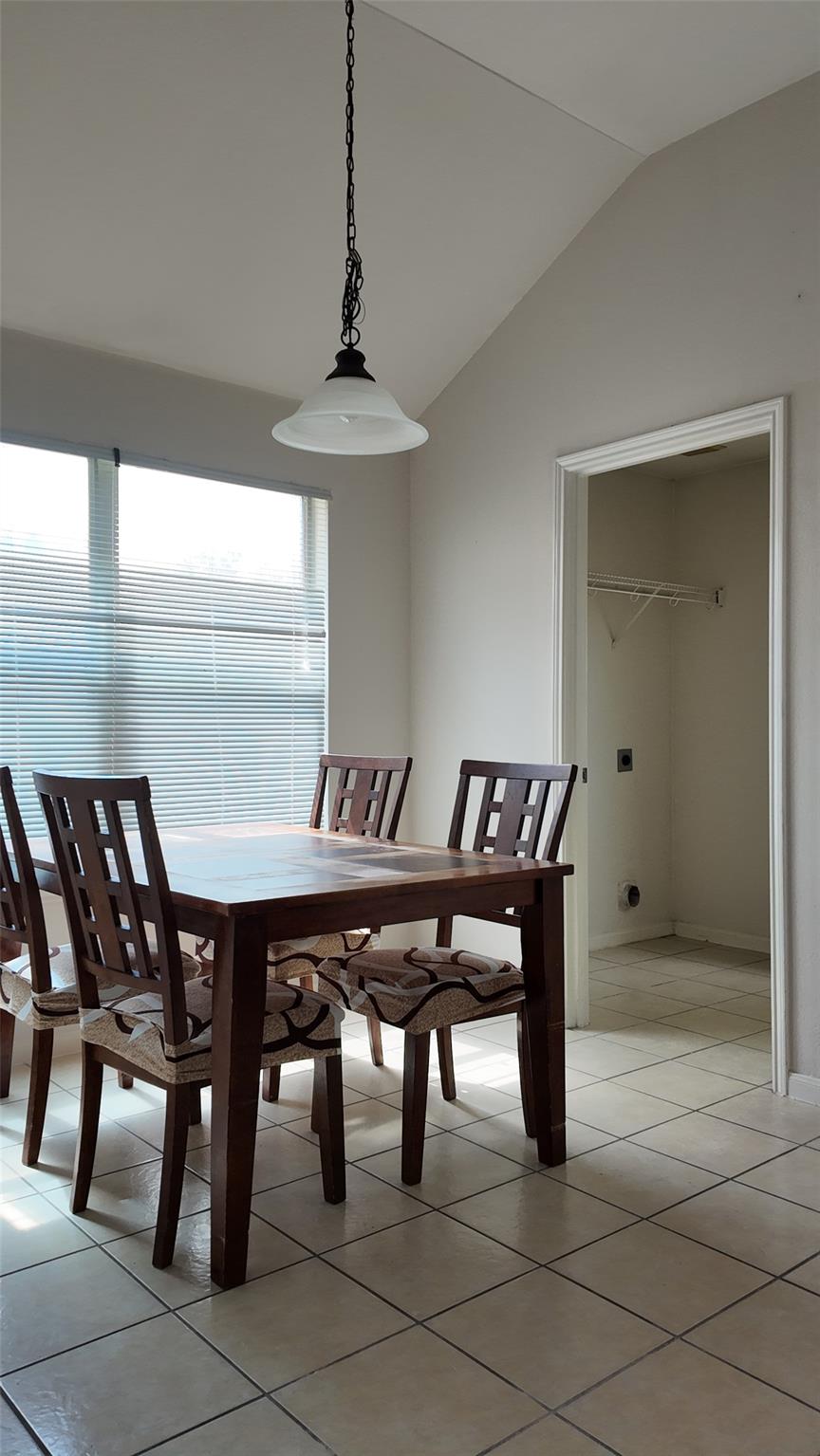 100 Maplewood S, Kyle, TX 78640