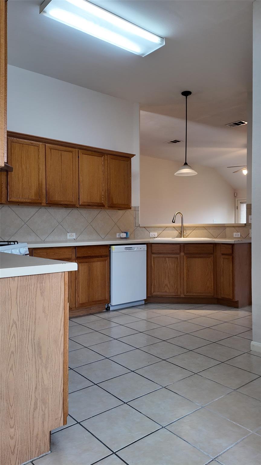 100 Maplewood S, Kyle, TX 78640