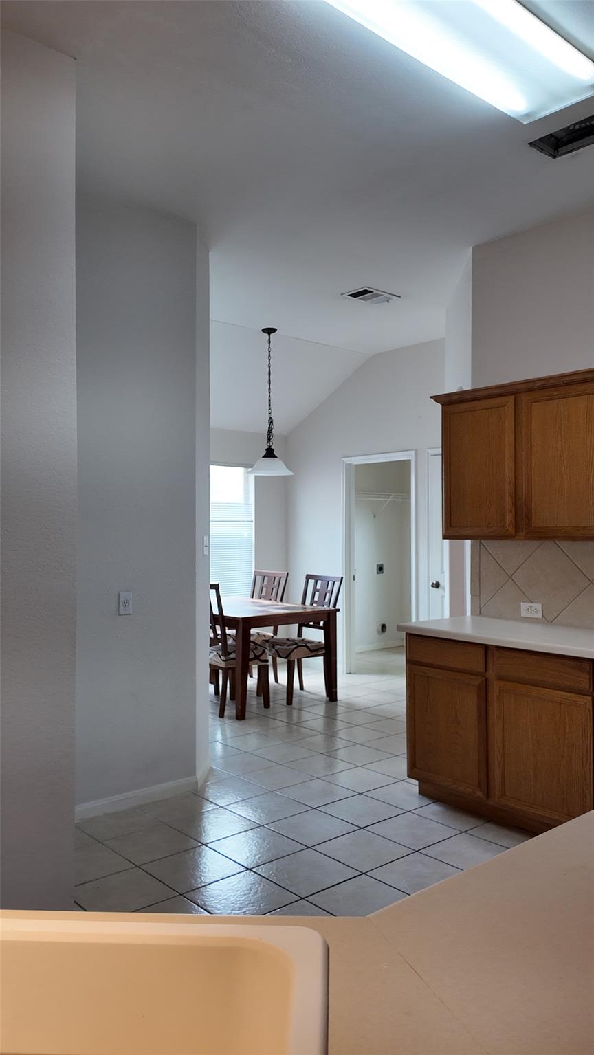 100 Maplewood S, Kyle, TX 78640