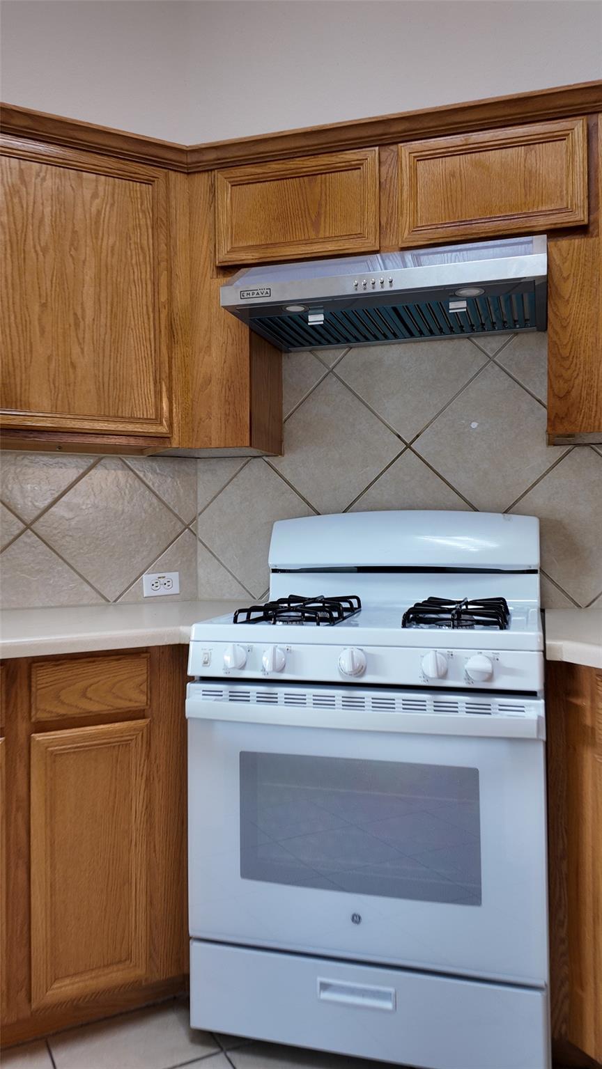 100 Maplewood S, Kyle, TX 78640