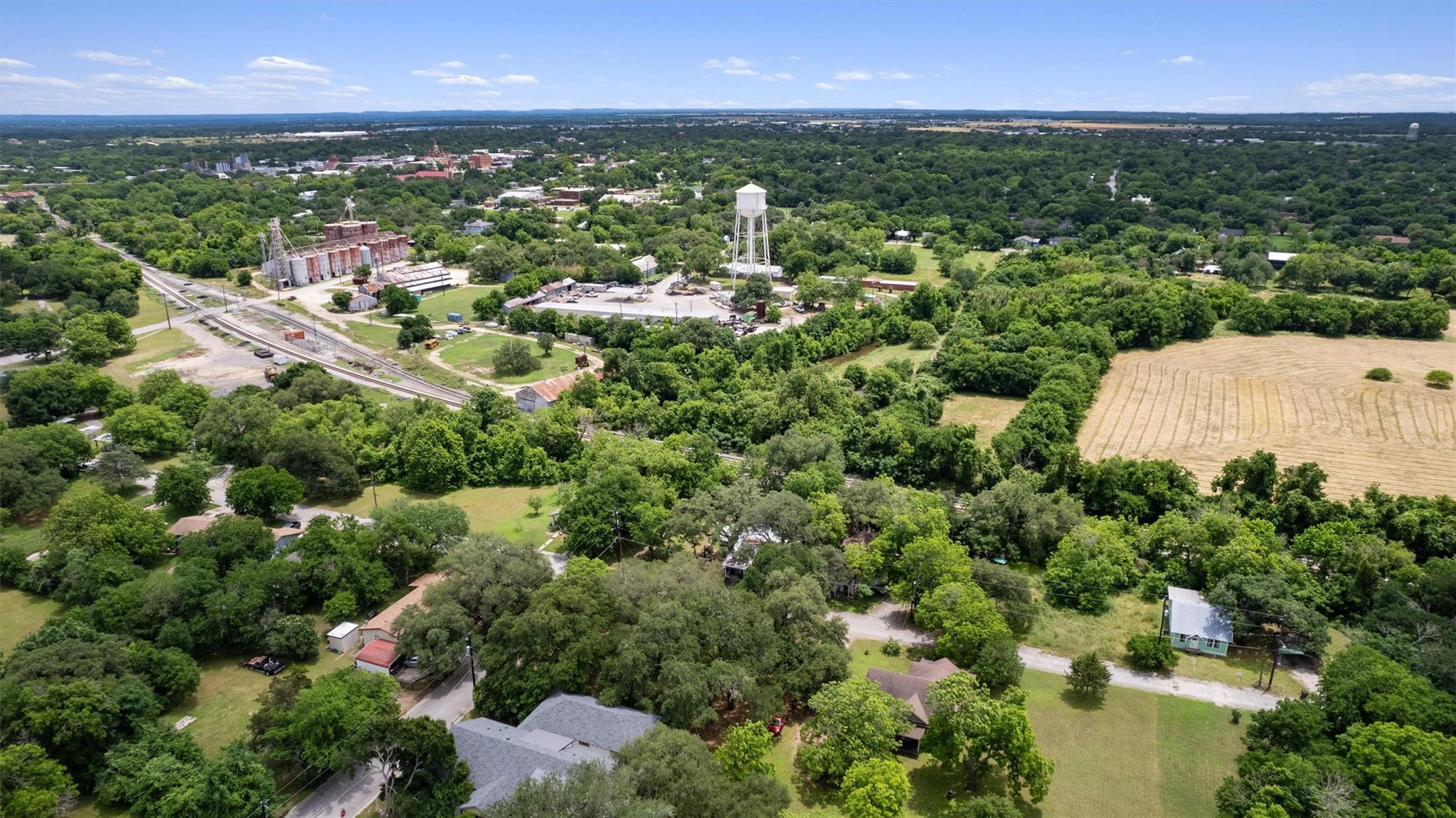 900 Tank St, Lockhart, TX 78644