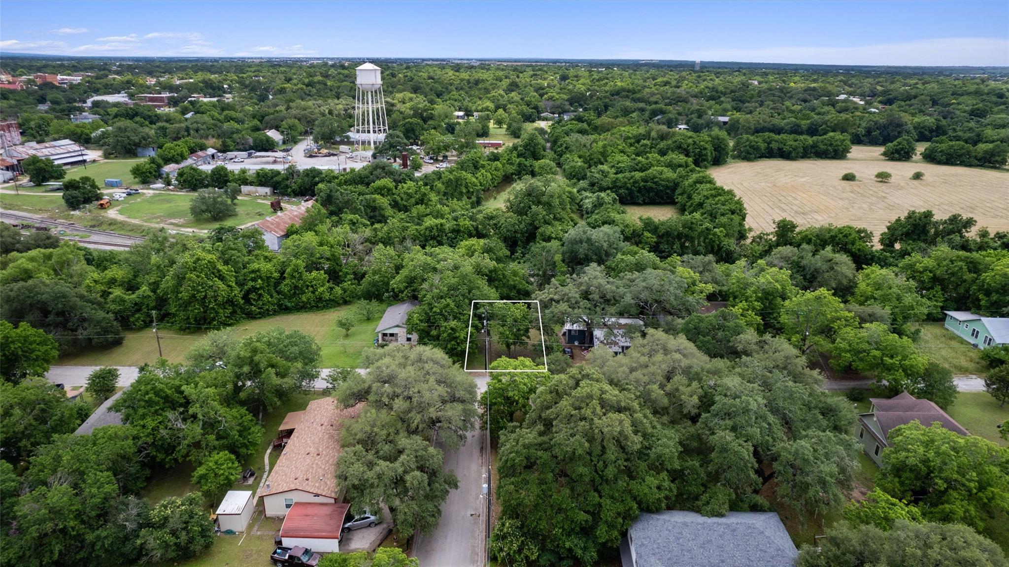 900 Tank St, Lockhart, TX 78644